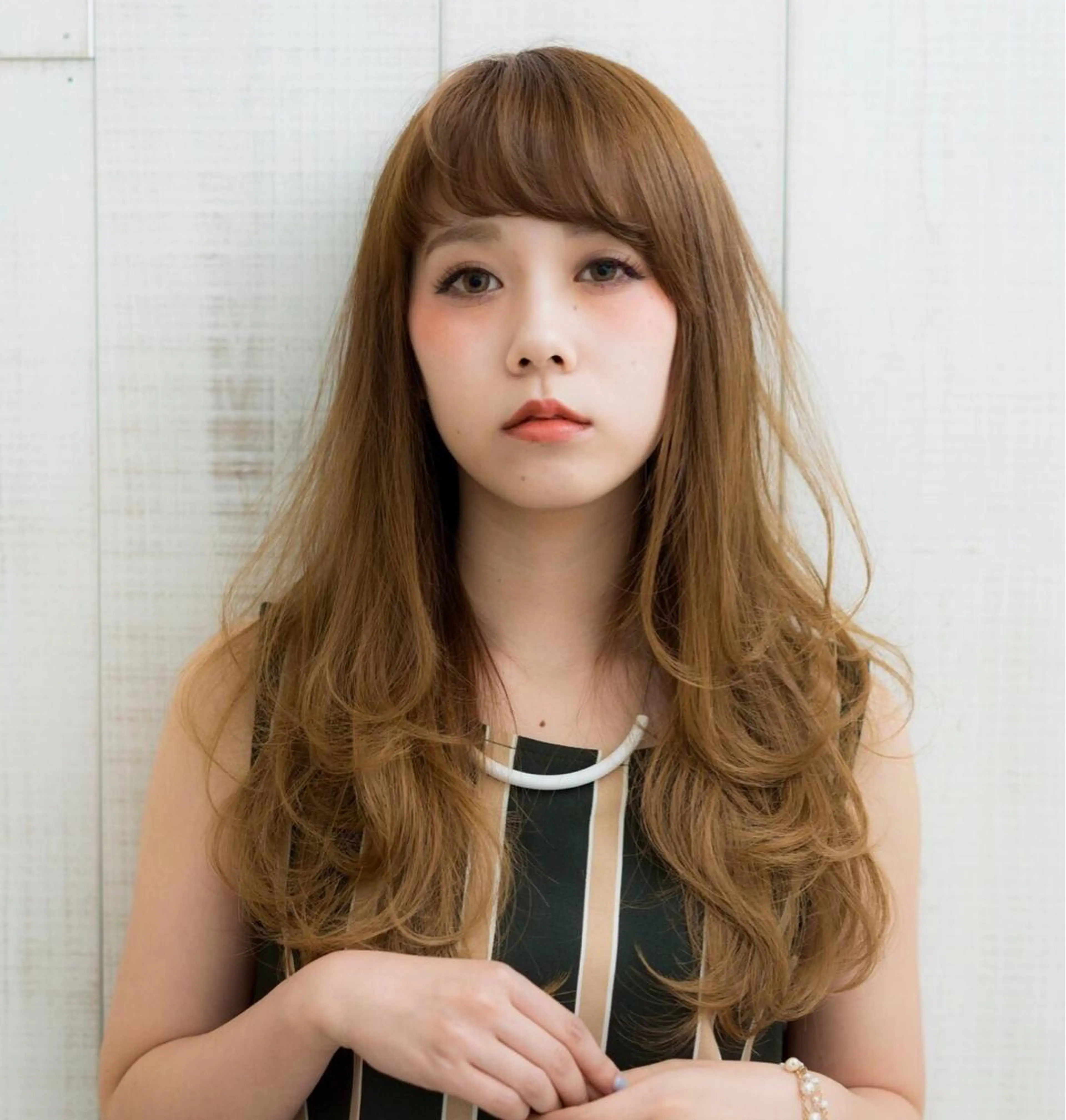 ミディアム カラー THE DAY所属・AKI HASHIMOTOのヘアスタイル