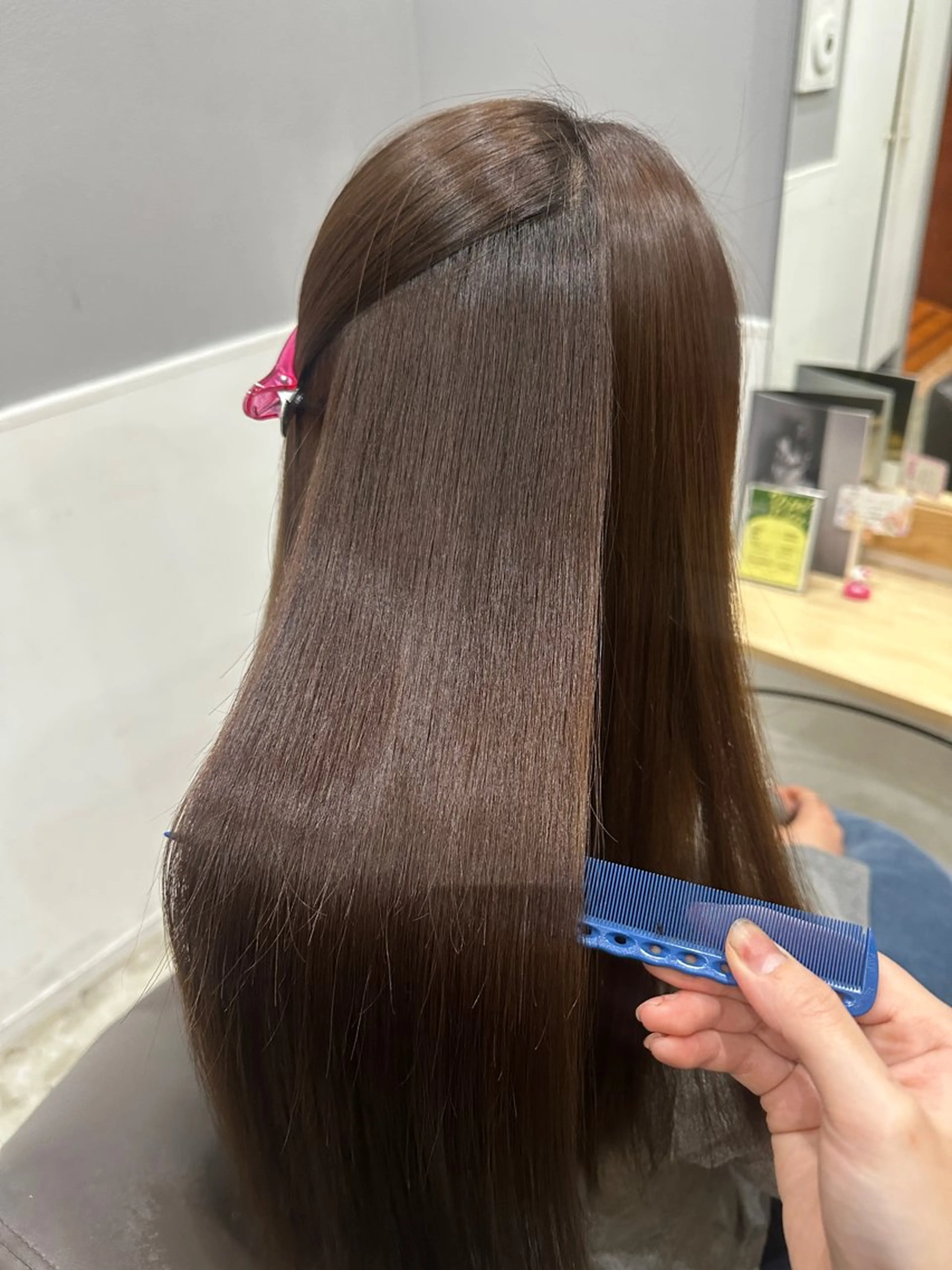 ミディアム カット 縮毛矯正 トリートメント miloc MOMOKAのヘアスタイル