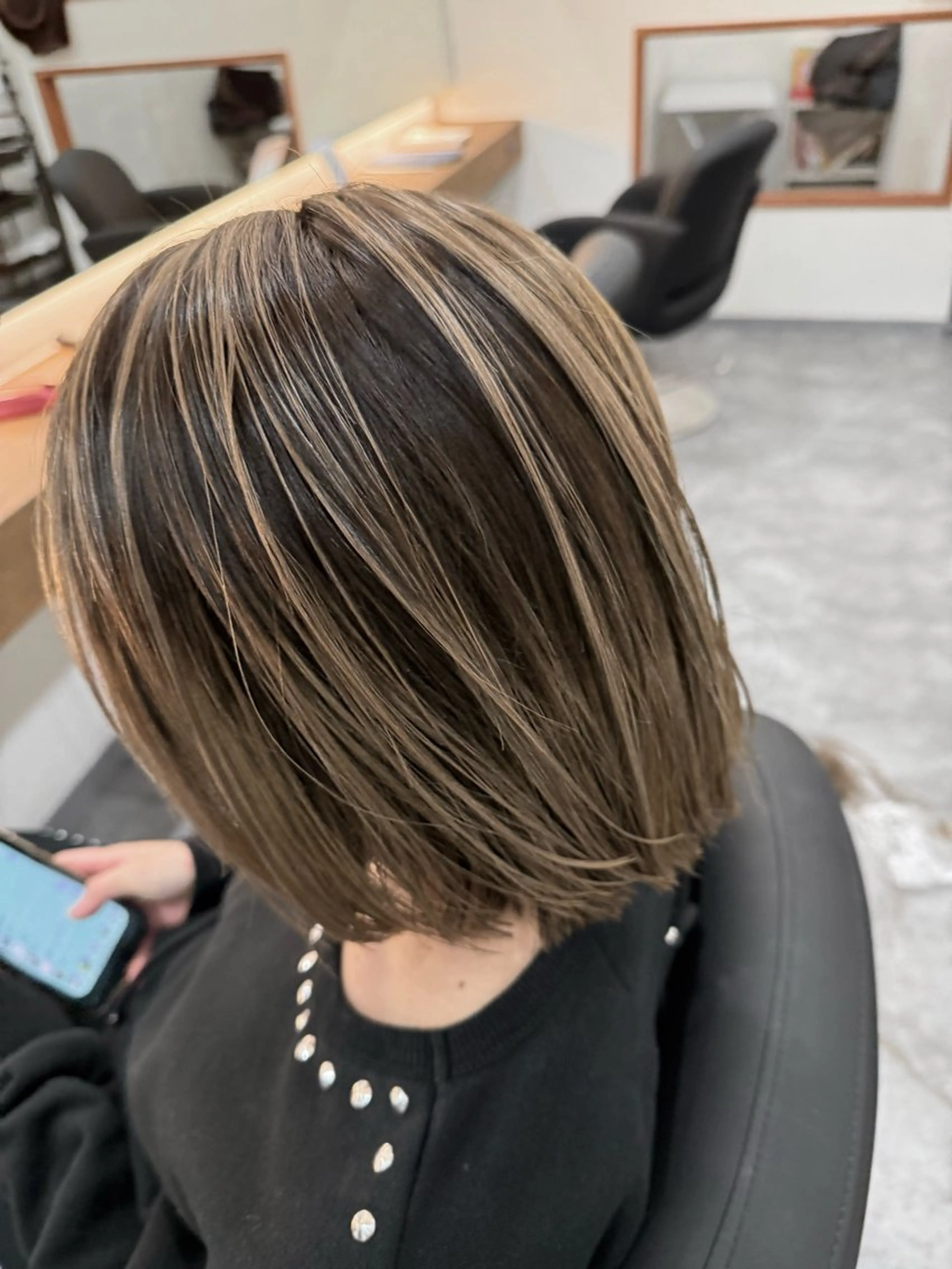 ミディアム カラー ショートボブ ミディアムパーマ バレイヤージュ ブリーチ ケアブリーチ カット ヘアカラー トリートメント ヘアセット hair terrace M所属・村岡 芽衣のヘアスタイル