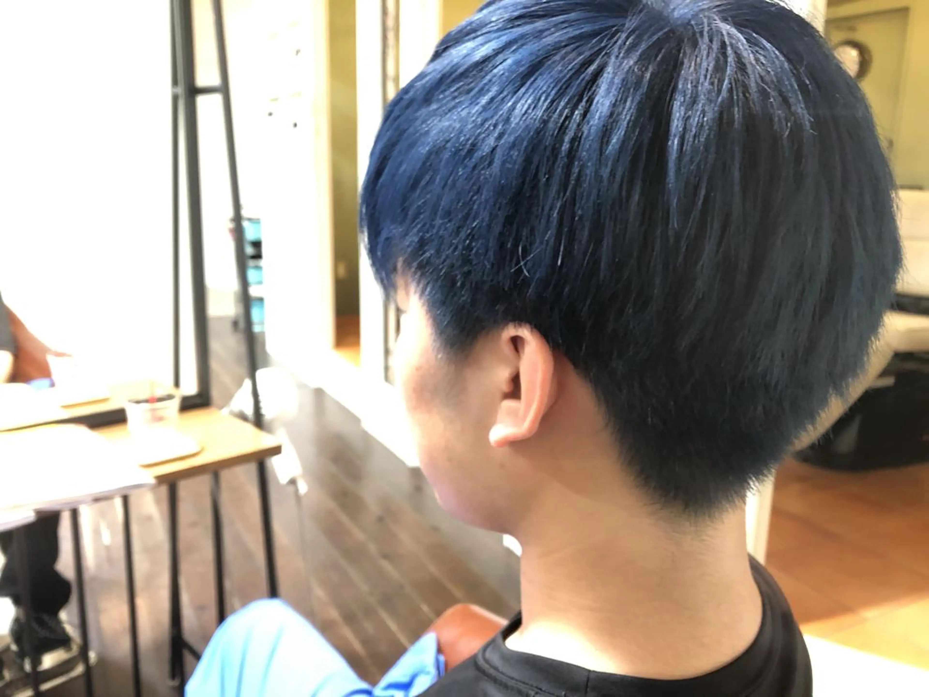 カラー メンズ メンズブリーチ ブリーチ ネイビーカラー ピンクカラー カット パ ルのヘアスタイル