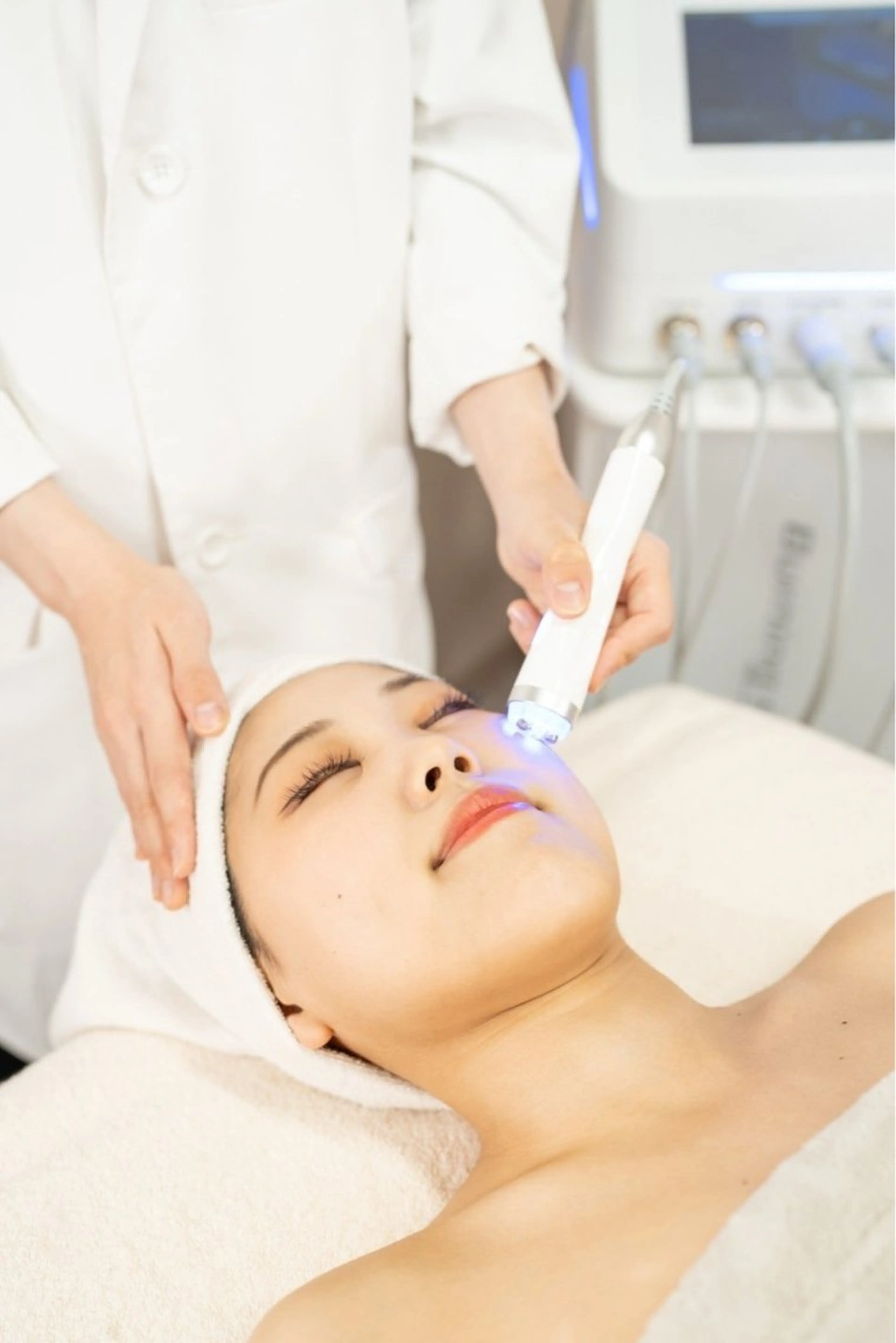 小顔コルギ+石膏パック+小顔マシン10分+ヒト幹細胞導入の写真