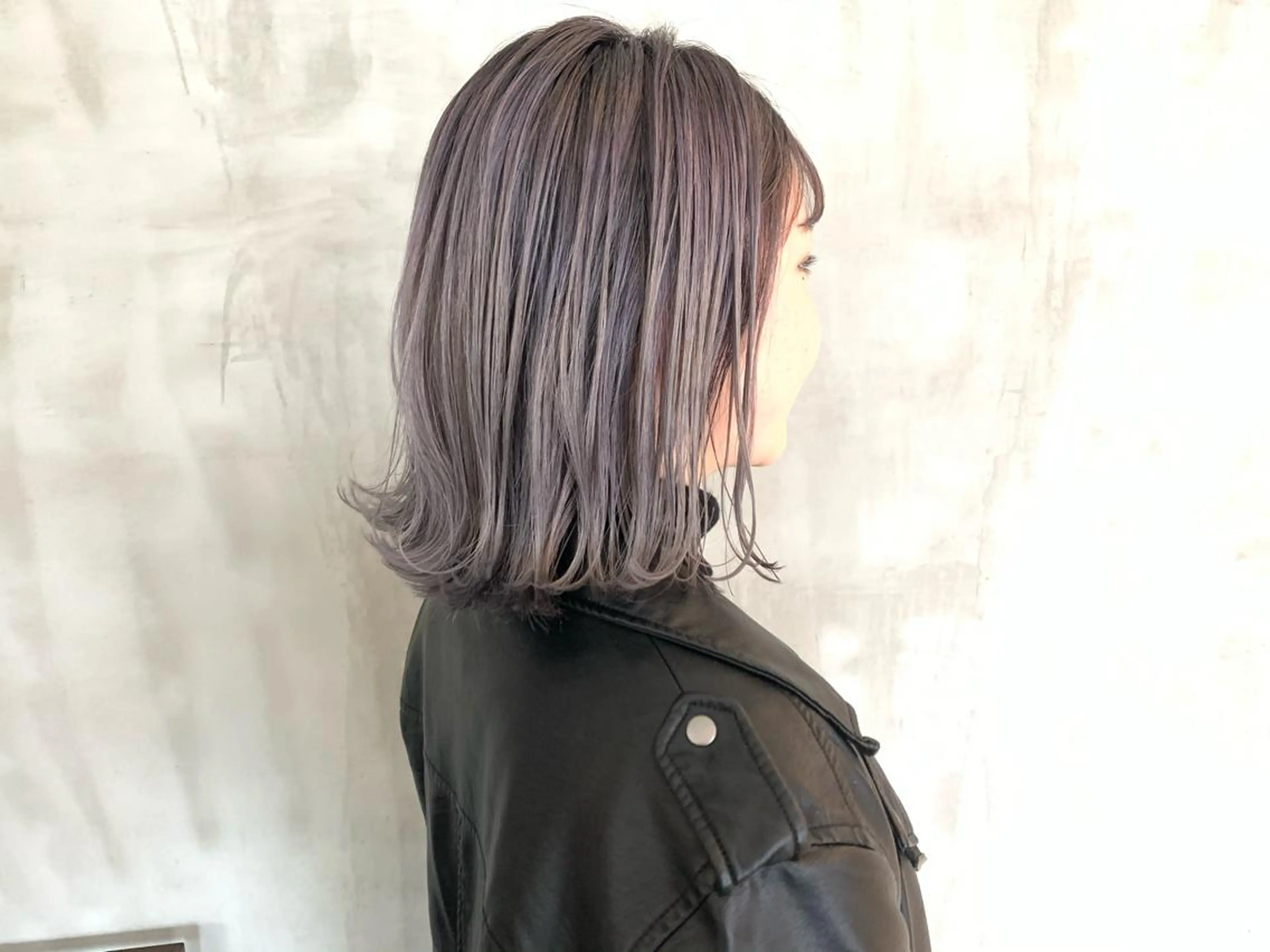 ミディアム カラー ブリーチ グレージュ ill.所属・ill［イル］大須 ダブルカラー髪質改善のヘアスタイル