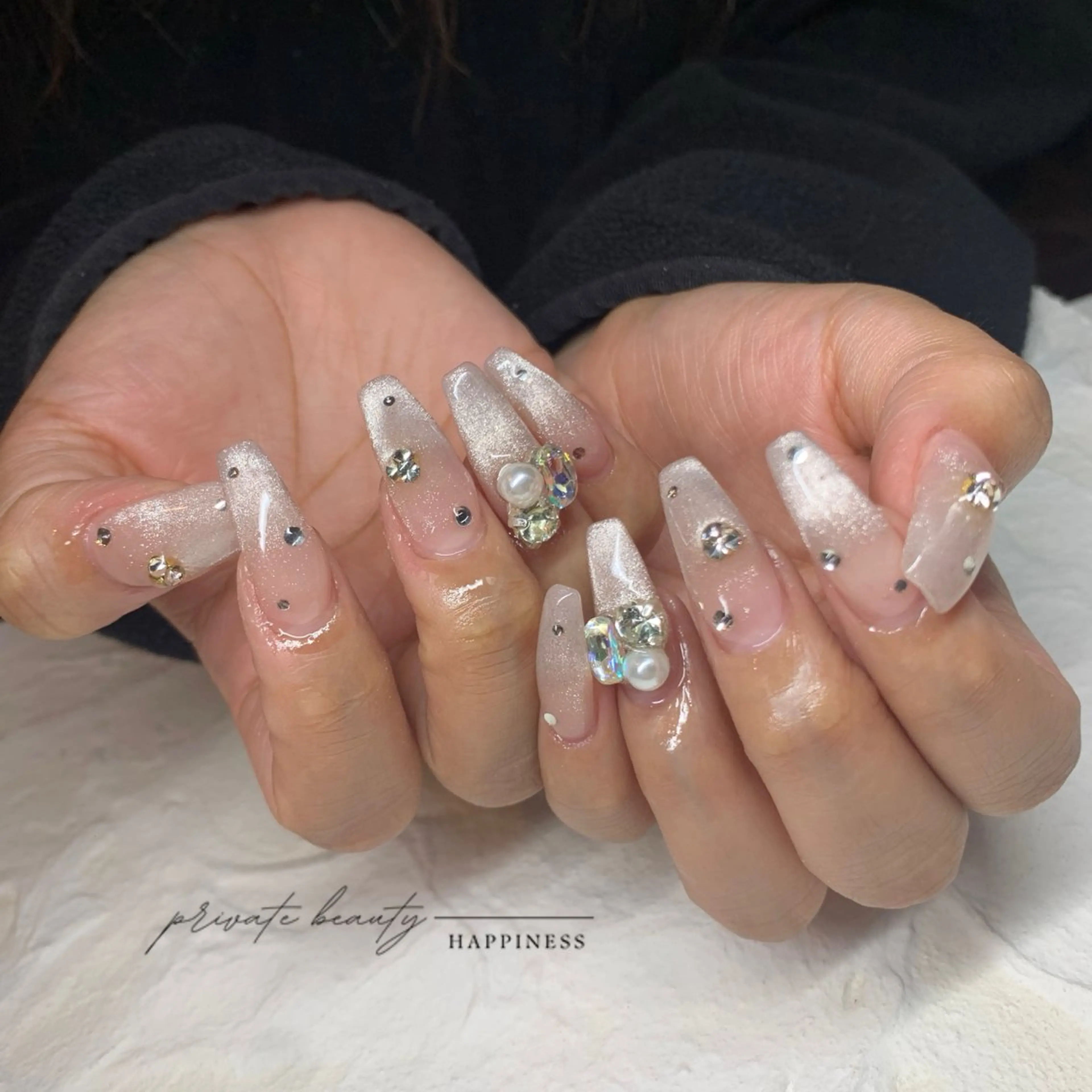 ネイル 長さ出し グラデーション ロングネイル マグネットネイル 赤色 happiness nailのネイルデザイン