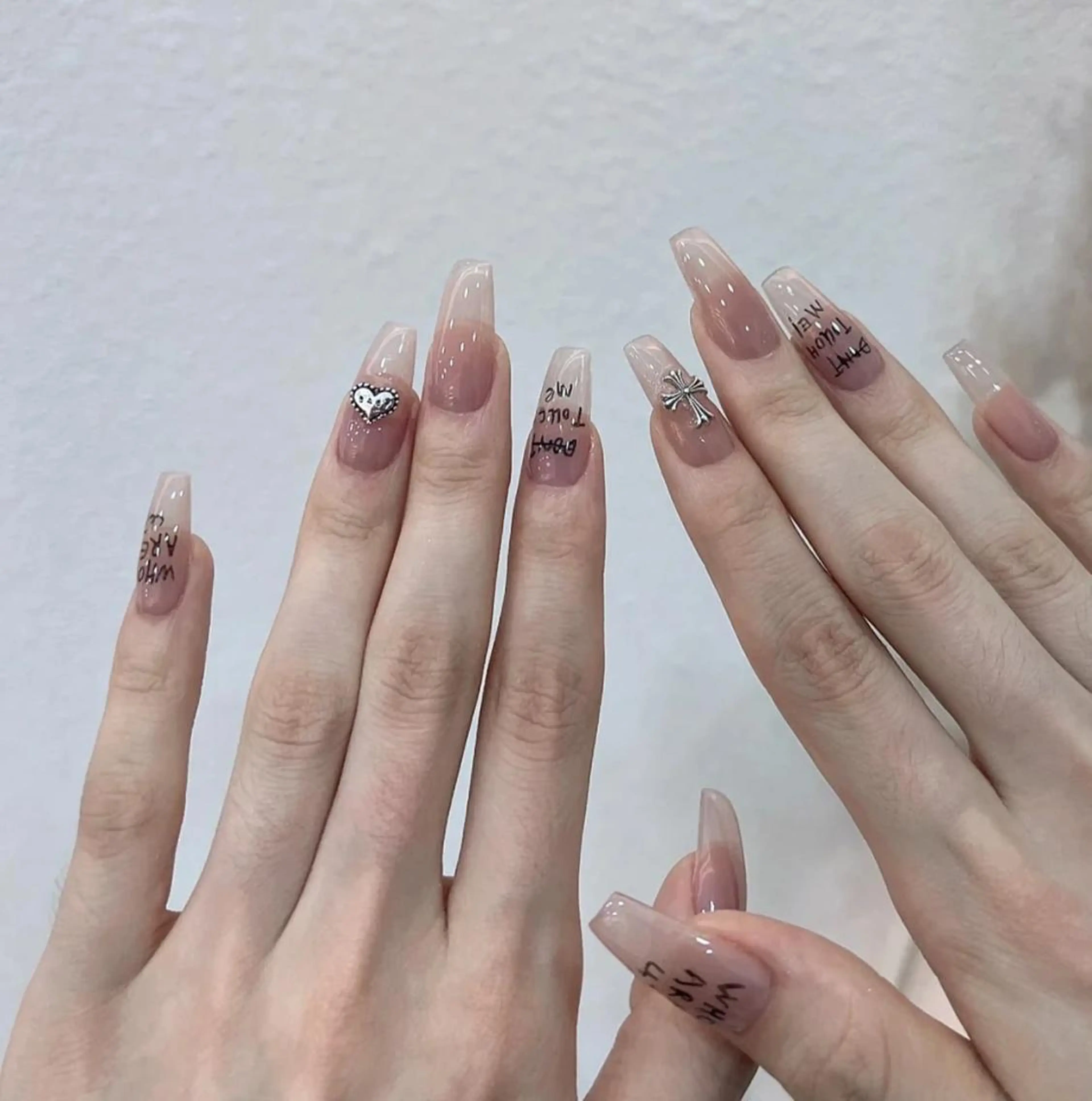 ネイル 長さ出し ネイルチップ Queen's ゆなのネイルデザイン