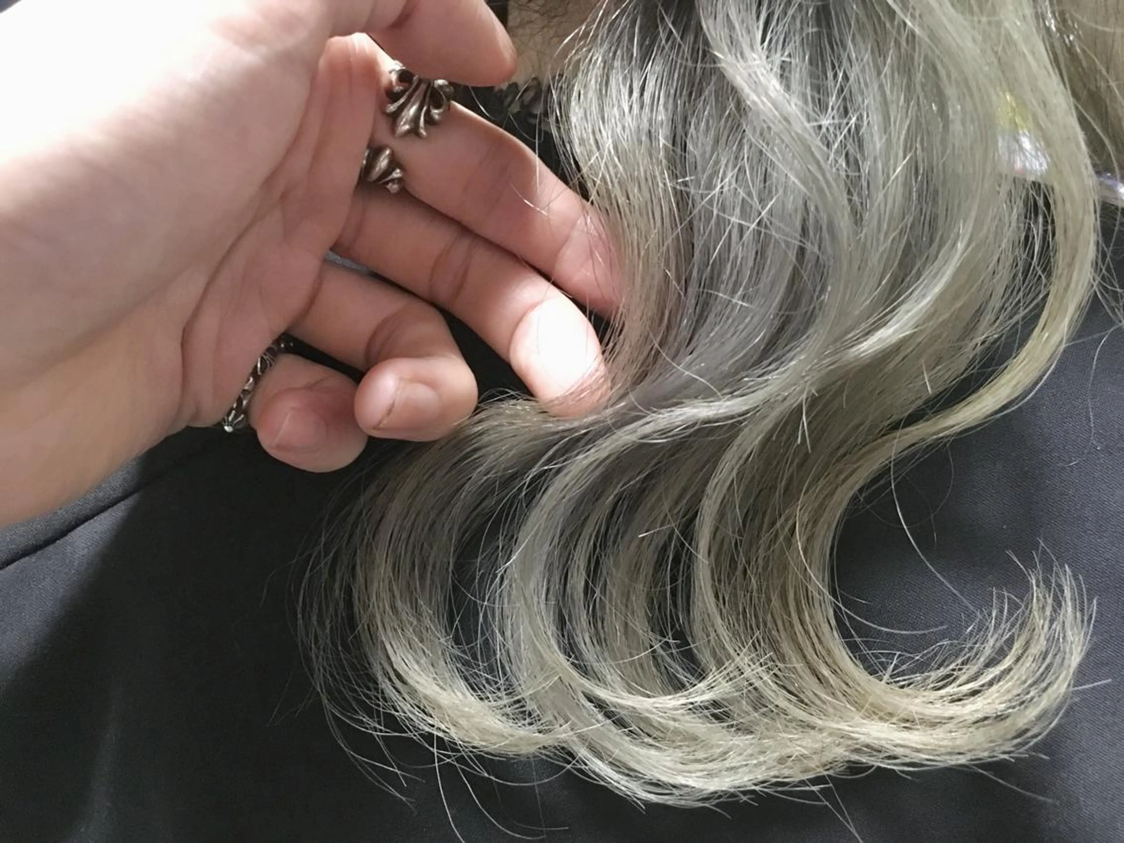 ミディアム due hair 京都駅前店 MILBON オージュア認定サロン【デューヘアー】所属・ハイトーンブリーチ 土坂　由志【京都】のヘアスタイル