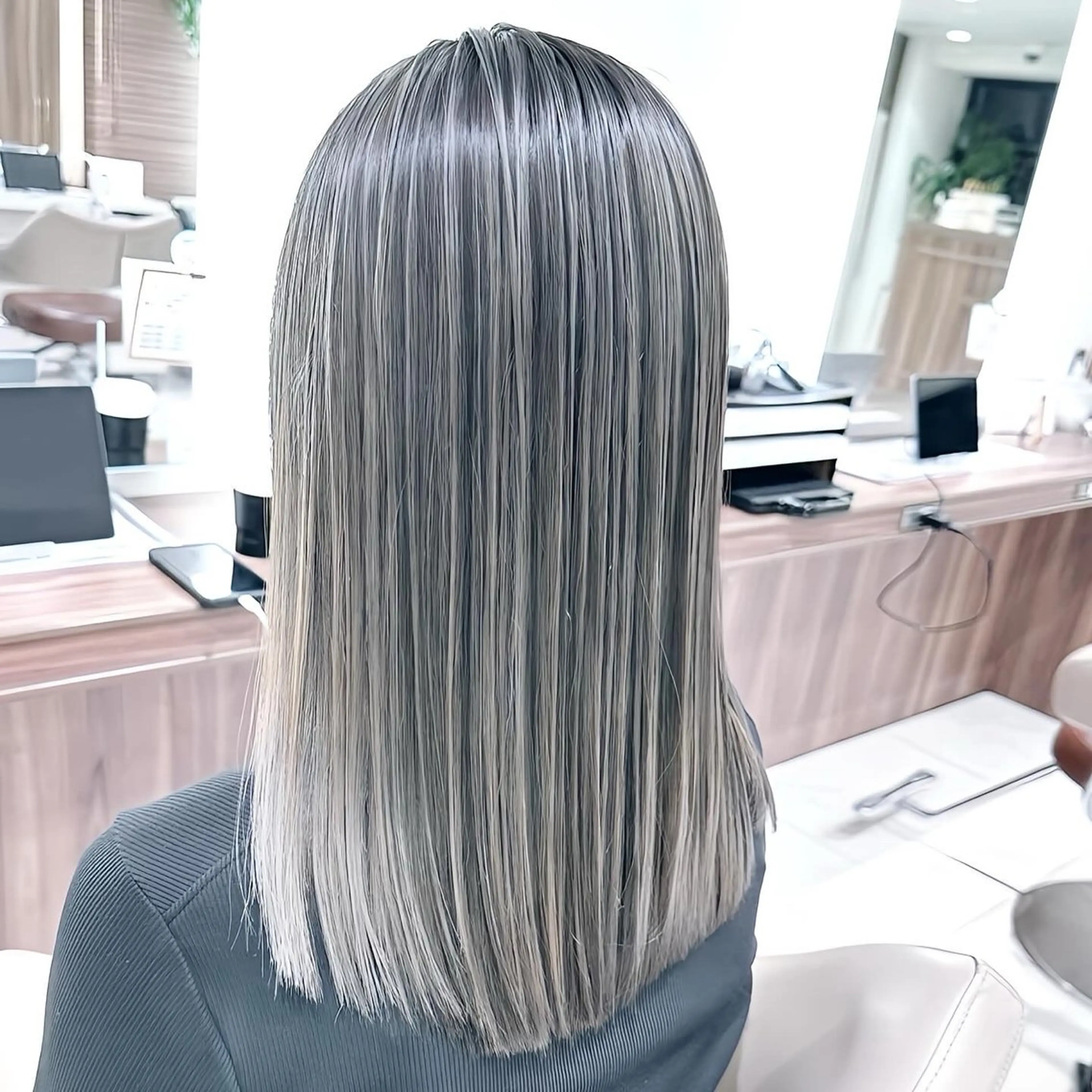 セミロング カラー バレイヤージュ 髪質改善 レイヤーカット カット ヘアカラー トリートメント 山崎俊輔/髪質改善 /バレイヤージュのヘアスタイル