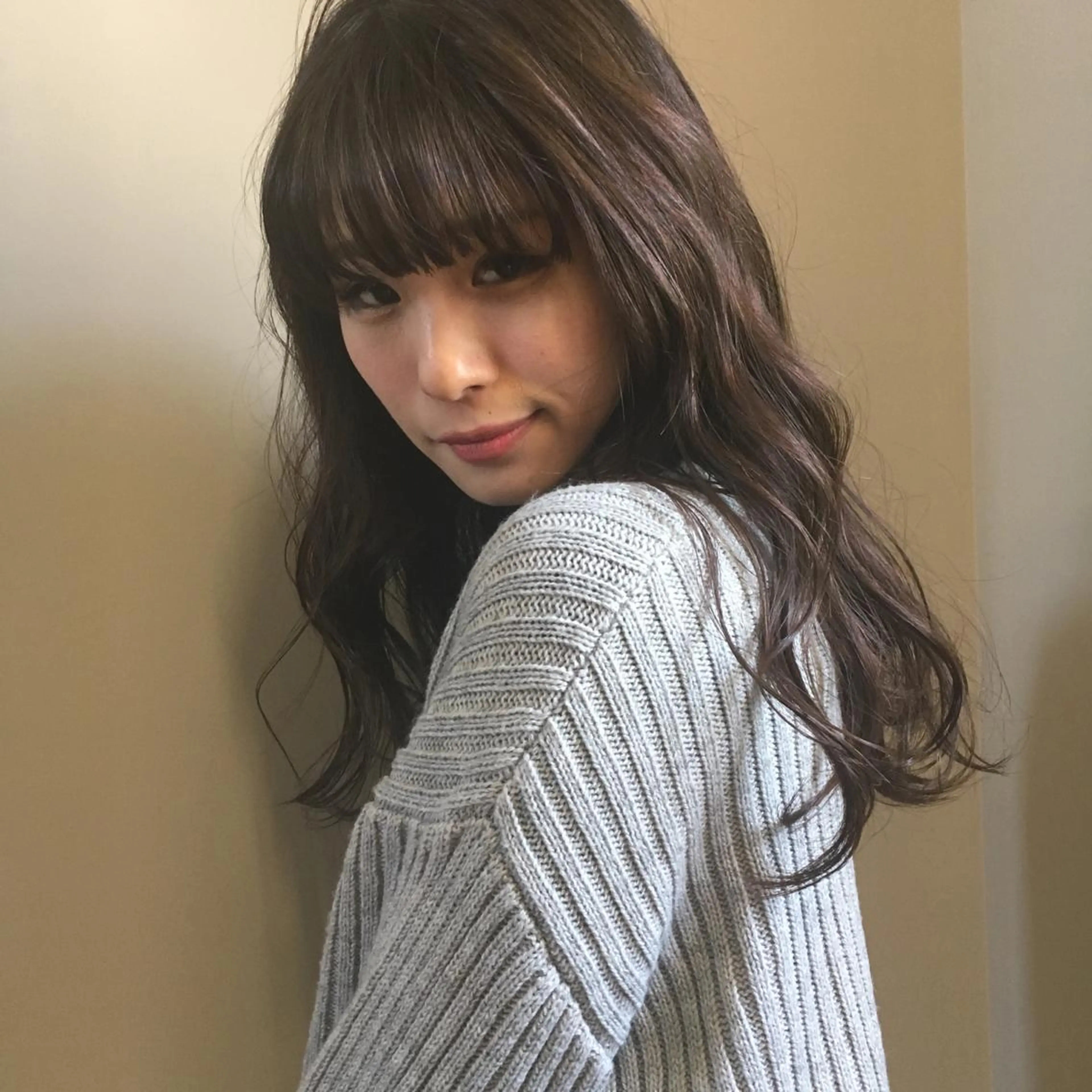 セミロング カラー ブラウンカラー パープルカラー パープルブラウン 上川 美幸のヘアスタイル