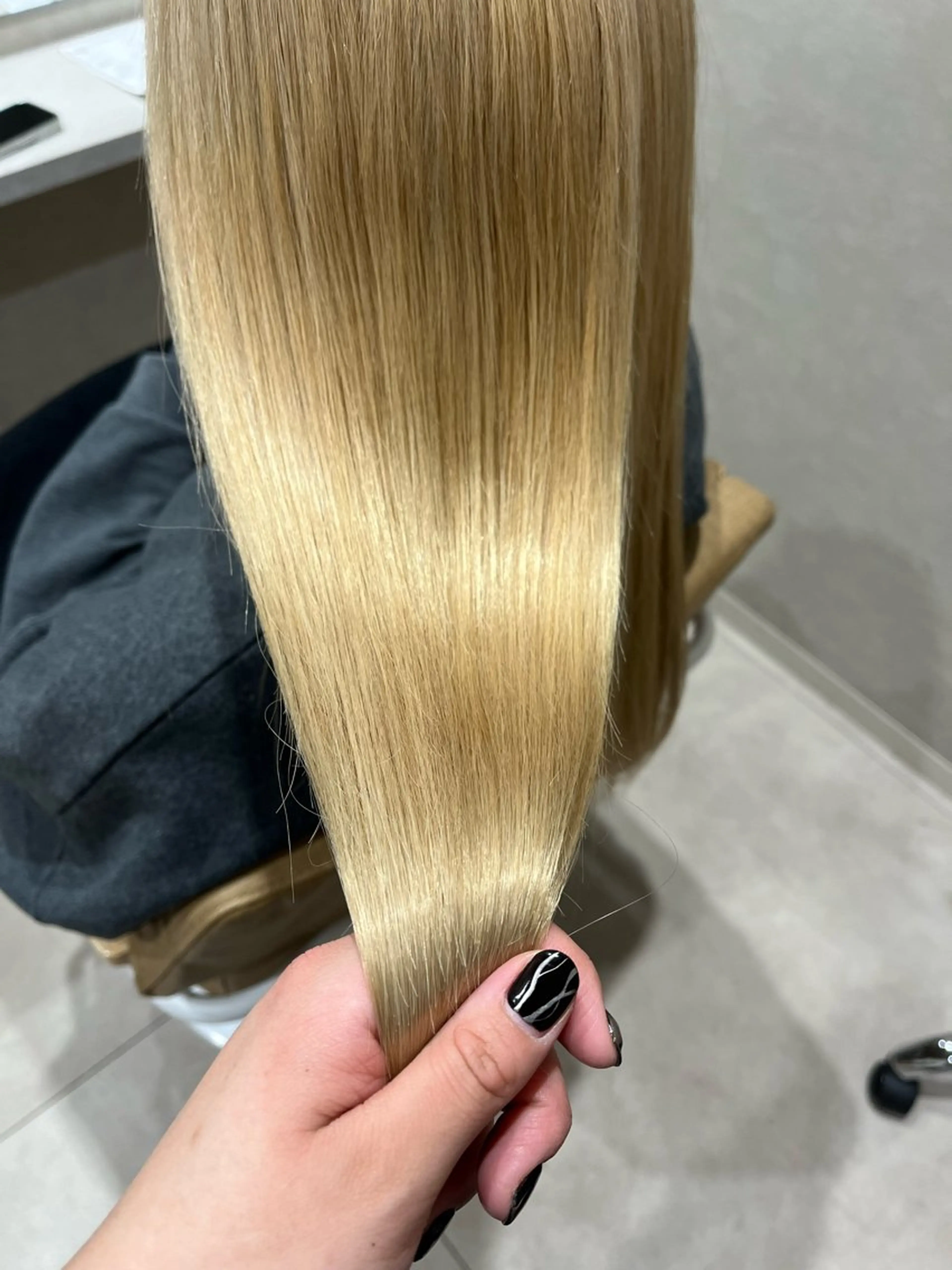 ロング カラー ブロンド number大分/ 磯部栞里のヘアスタイル