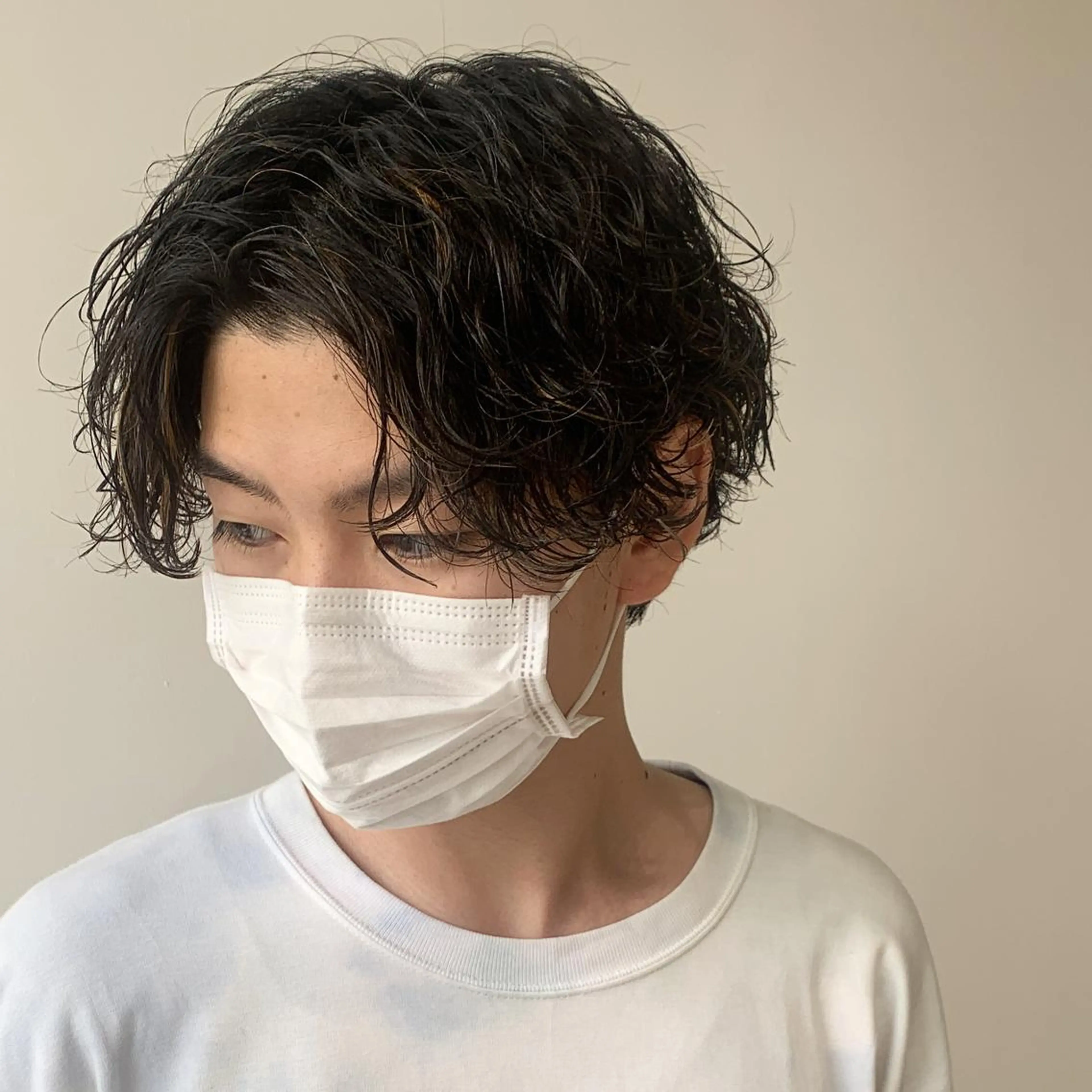 ミディアム カラー パーマ メンズ センターパート メンズハイライト 波巻きパーマ ハイライトカラー ハイライト カット パーマ stylist hiro  by schon所属・大人男髪/メンズ パーマ/hiroのヘアスタイル