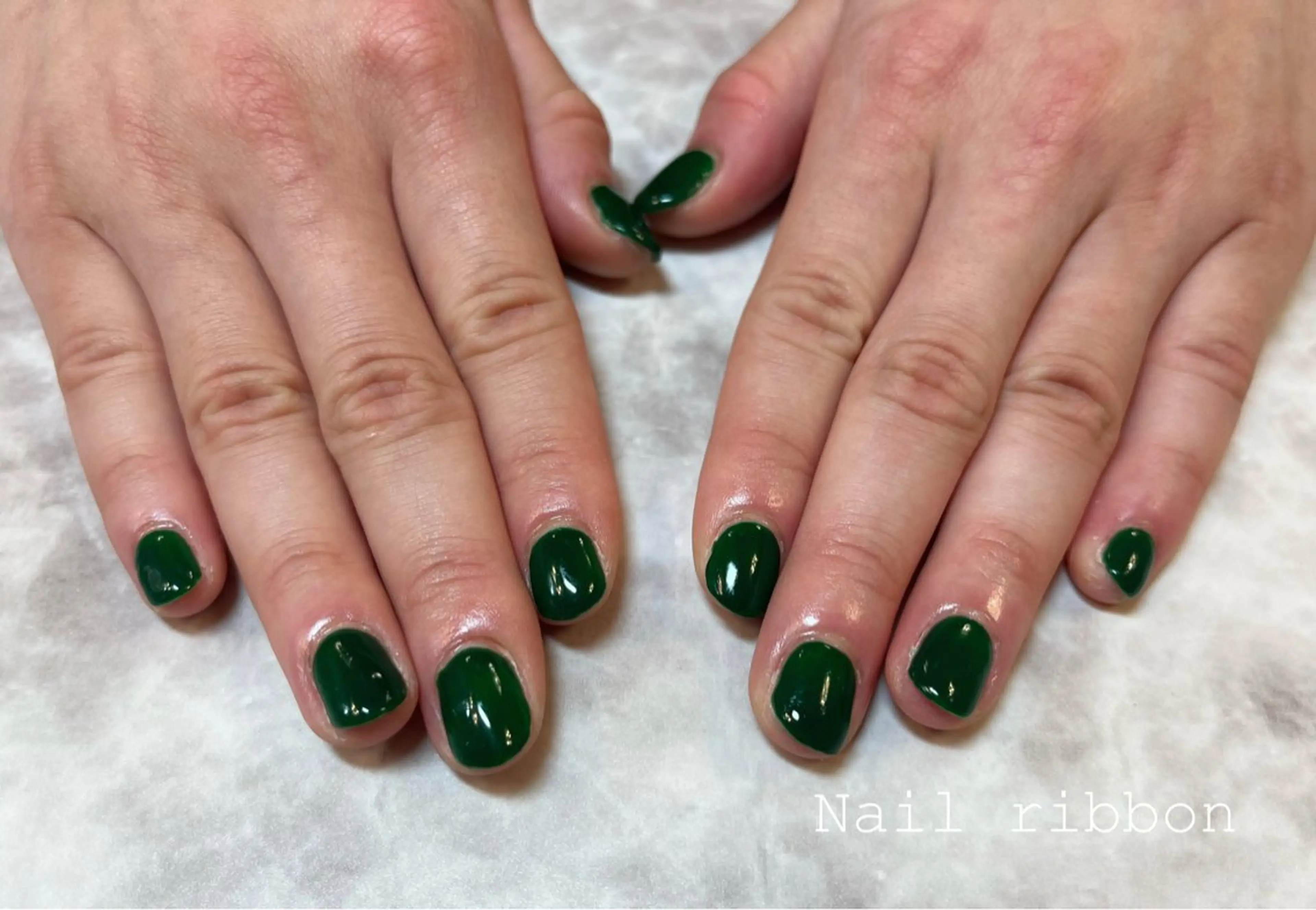 ネイル グリーン ワンカラーネイル ネイルリボン 笠井のネイルデザイン