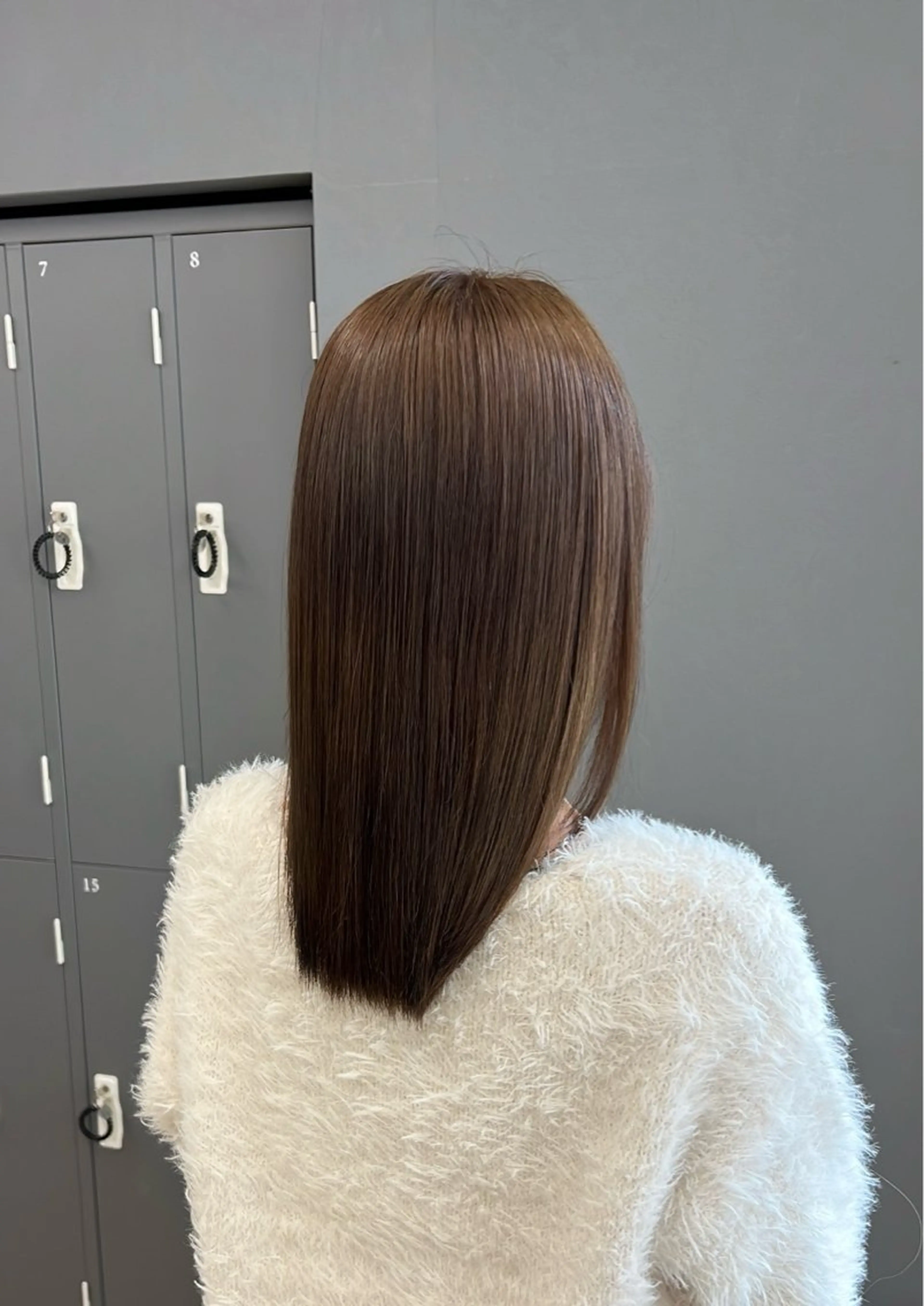 カラー 亀井 詩奈のヘアスタイル