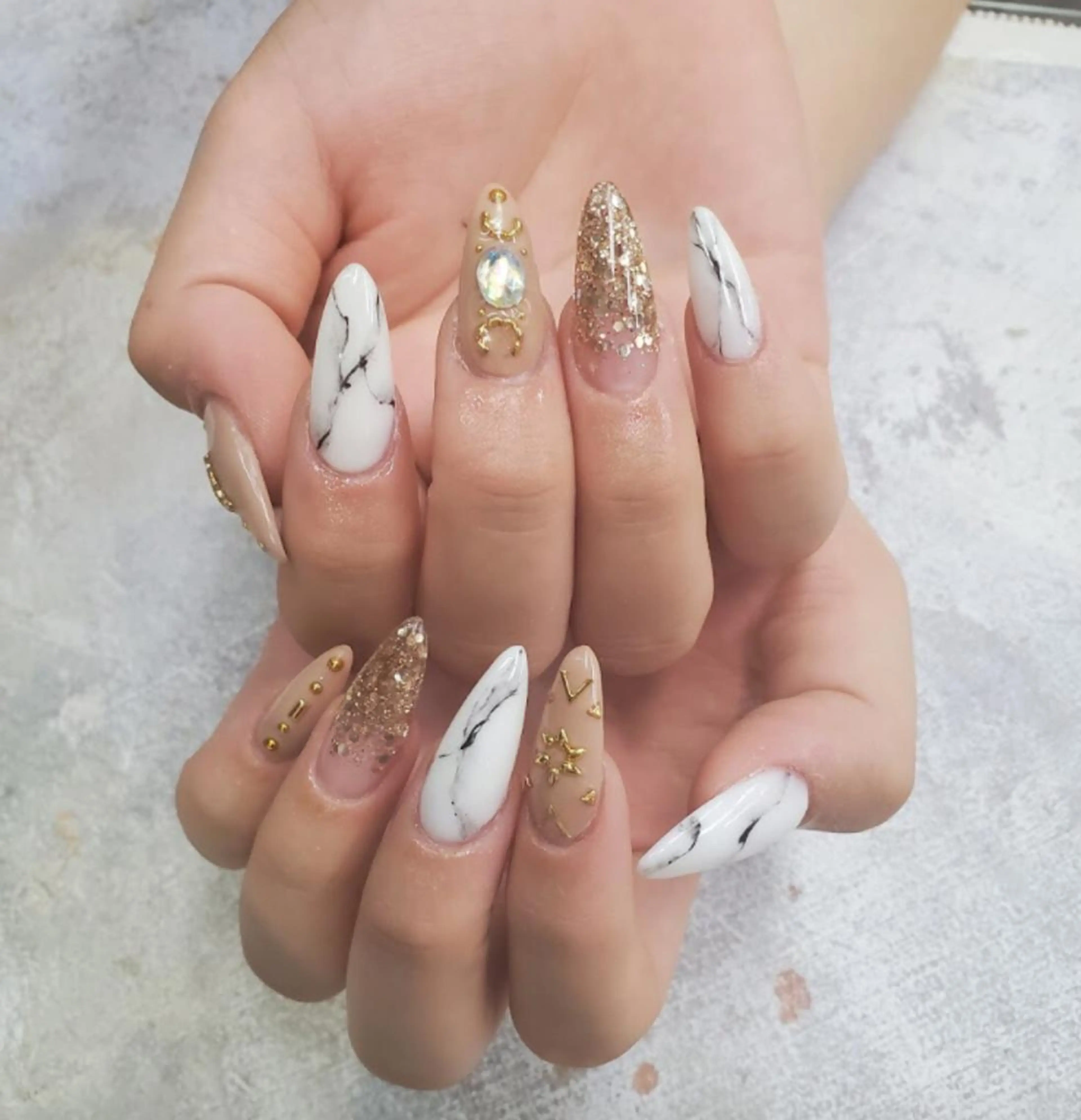 ネイル nailstudio eviz新宿店のネイルデザイン
