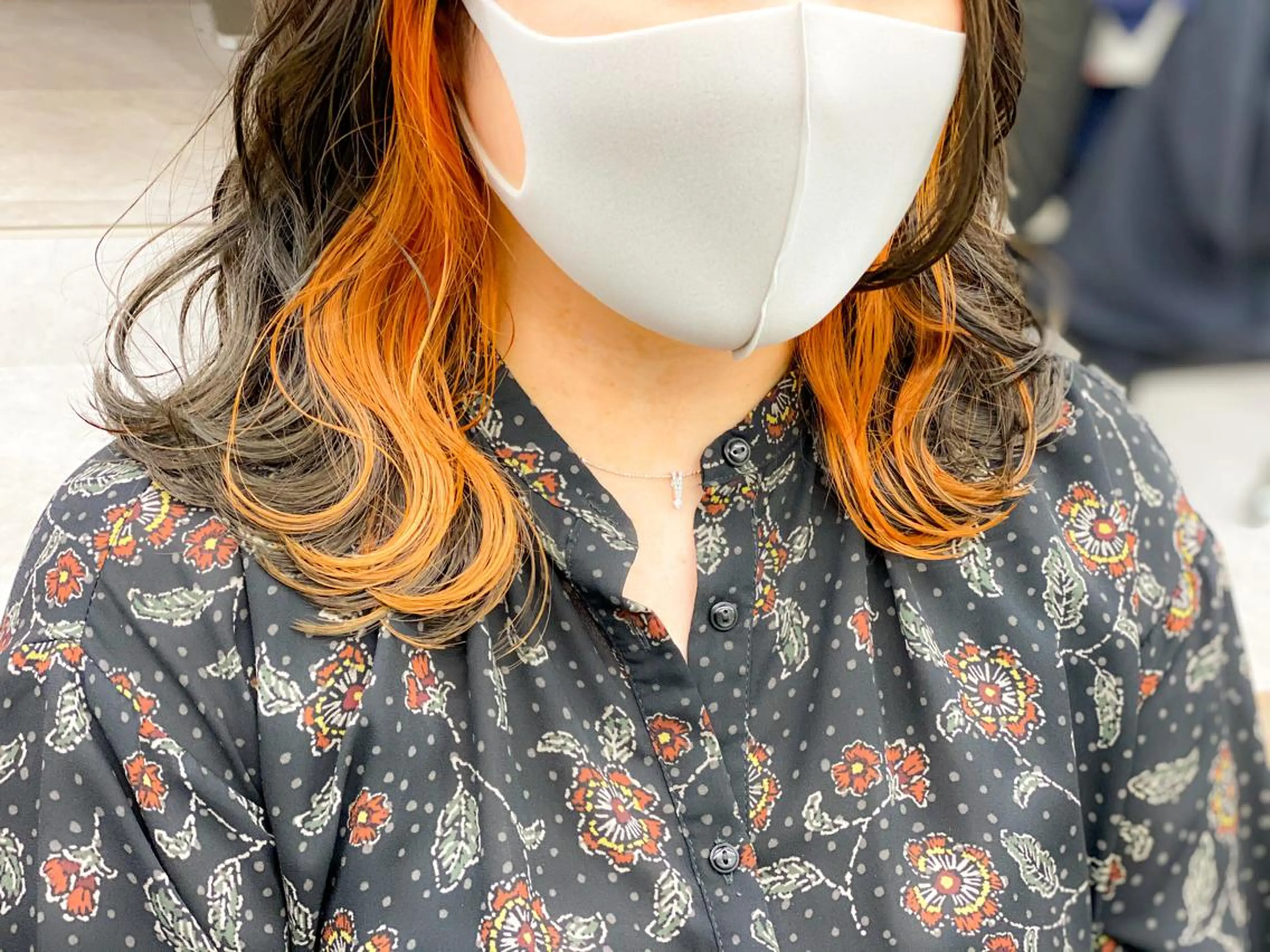 ミディアム カラー インナーカラー オレンジ louwe 武藤幸世のヘアスタイル