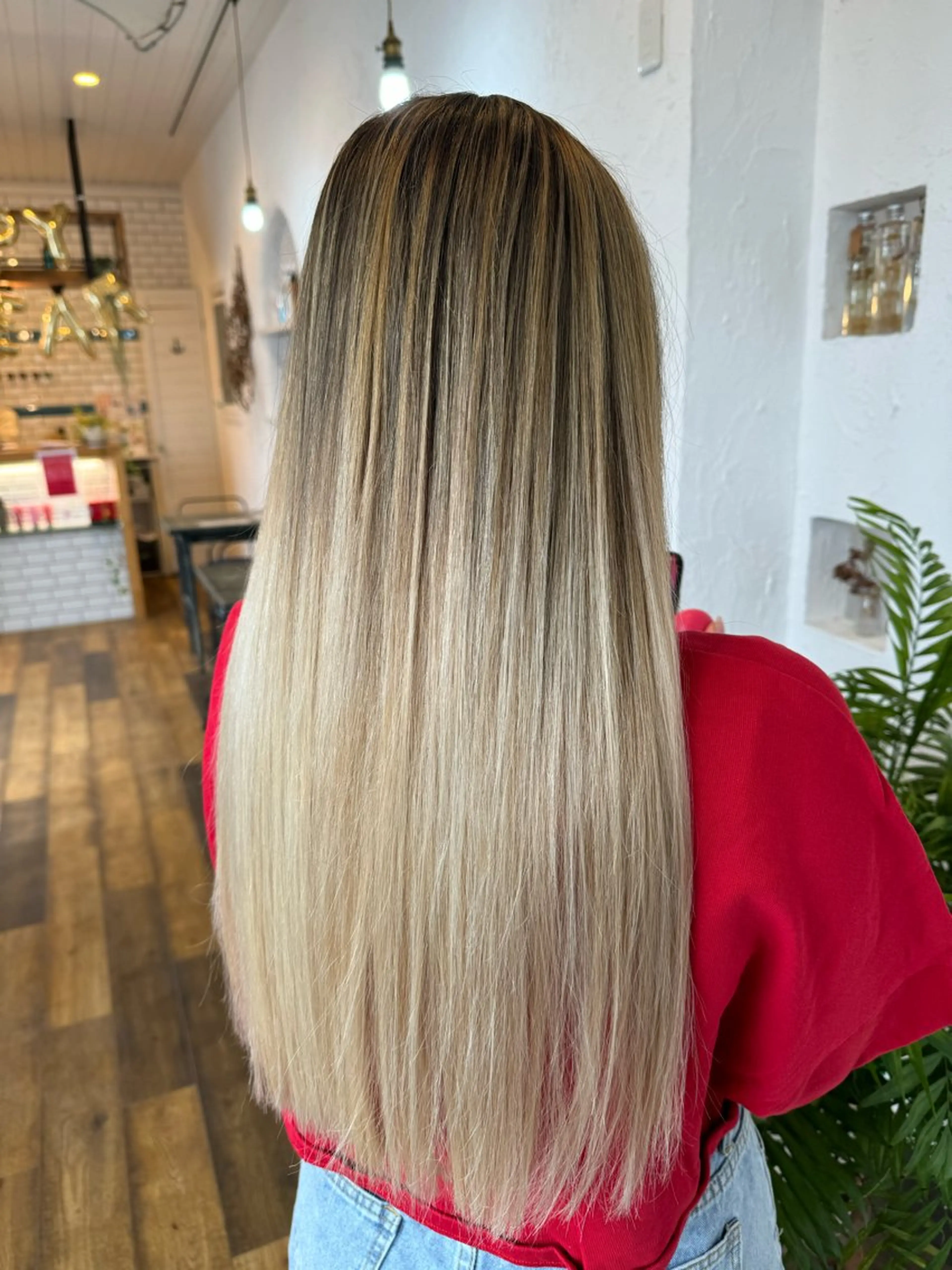 ロング カラー アッシュ 透明感カラー ハイライトカラー ハイトーンカラー ミルクティーアッシュ ヘアカラー 🌸小掛🌸 豊橋外国人風カラーのヘアスタイル