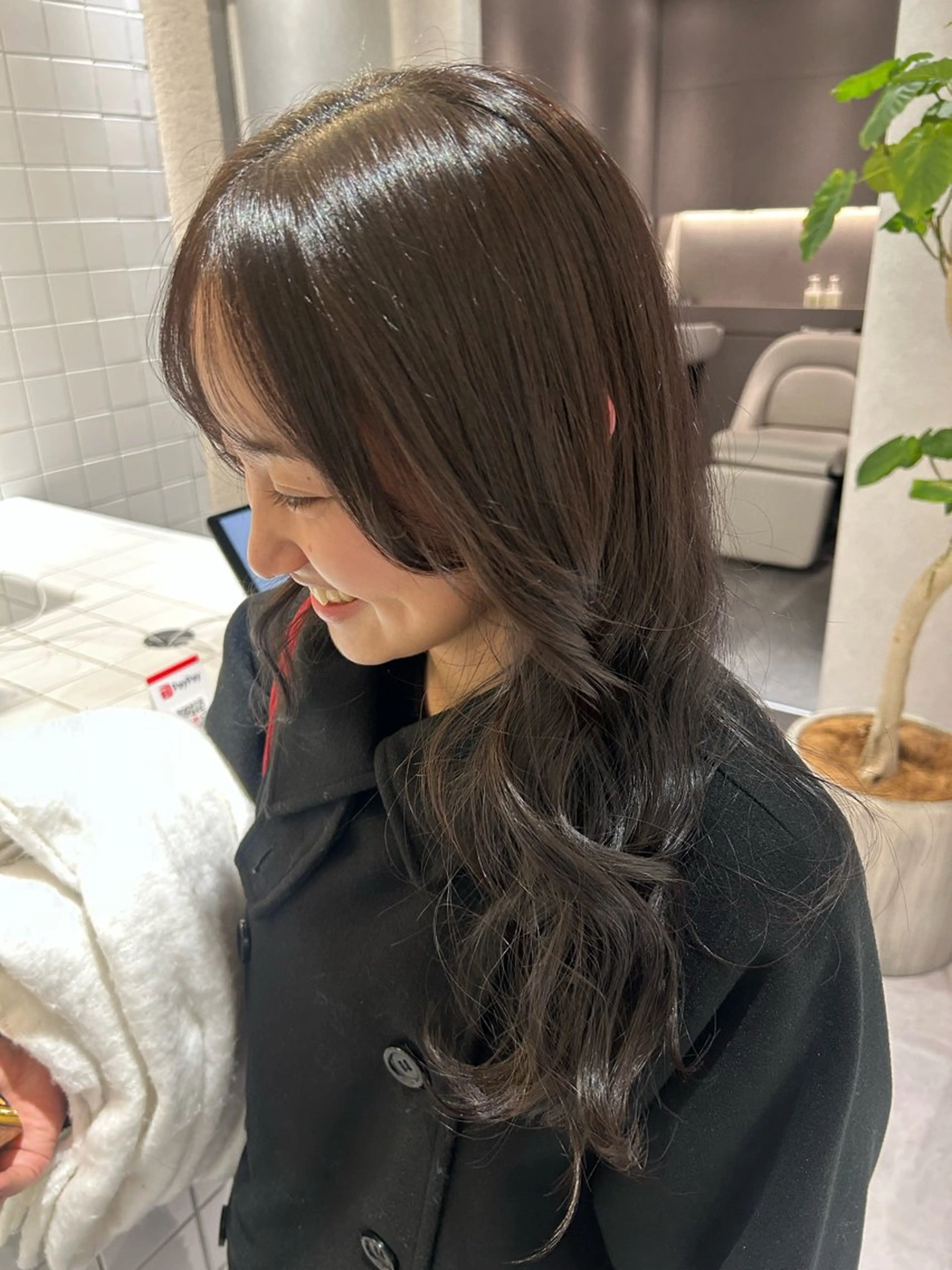 セミロング カット ヘアカラー トリートメント SALOWIN 新宿三丁目me+所属・レイヤー/ボブ/ パーマ/HARUKAのヘアスタイル