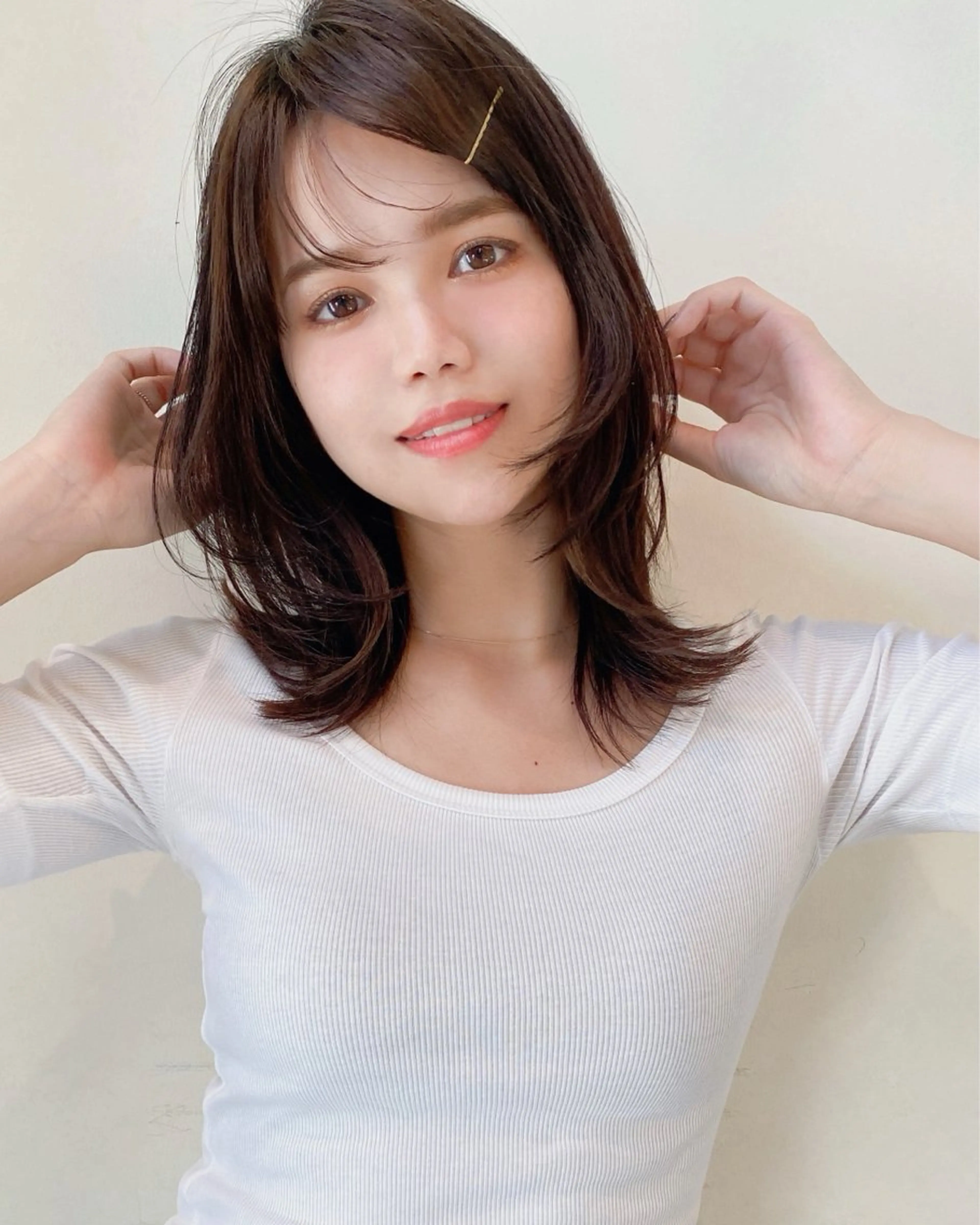 セミロング カラー 顔骨格似合わせカット 乾陽菜のヘアスタイル