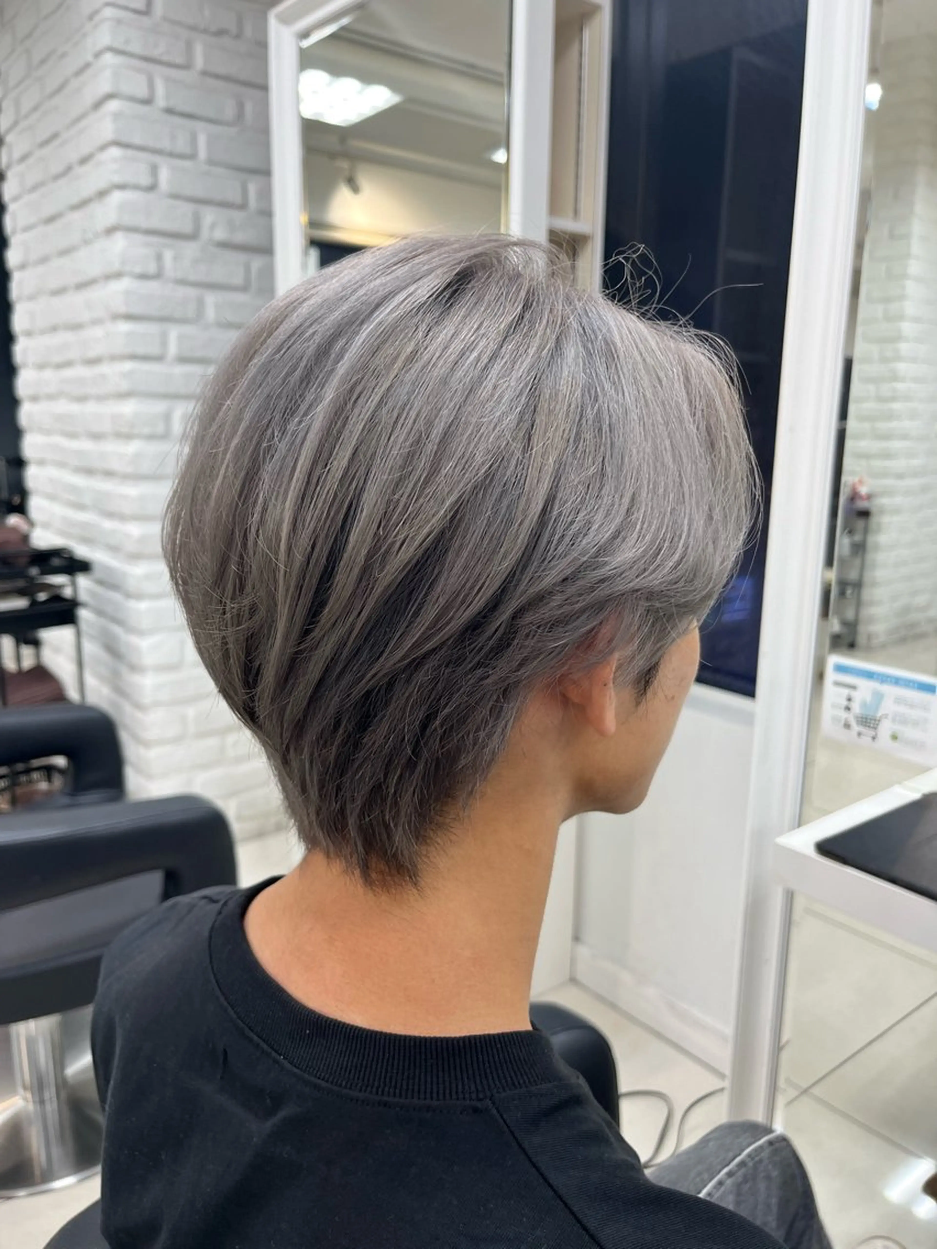 ショート カラー メンズ メンズブリーチ ブリーチ ブロンド シルバー 【センターパート/ マッシュ】ryokaのヘアスタイル