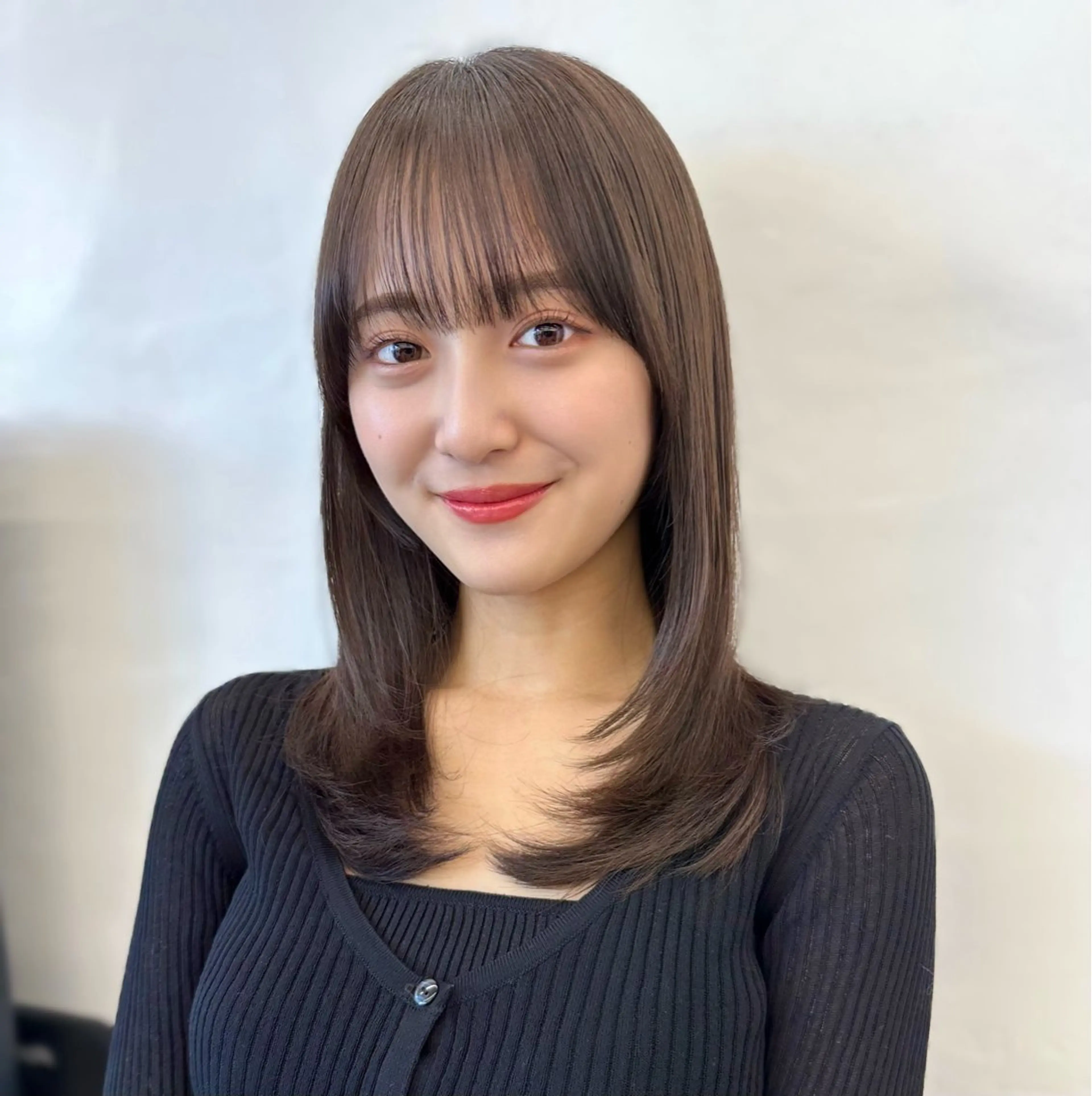 ミディアム カラー 透明感カラー グレージュ レイヤーカット 盛れる顔周り /透明感/かりん🎀のヘアスタイル