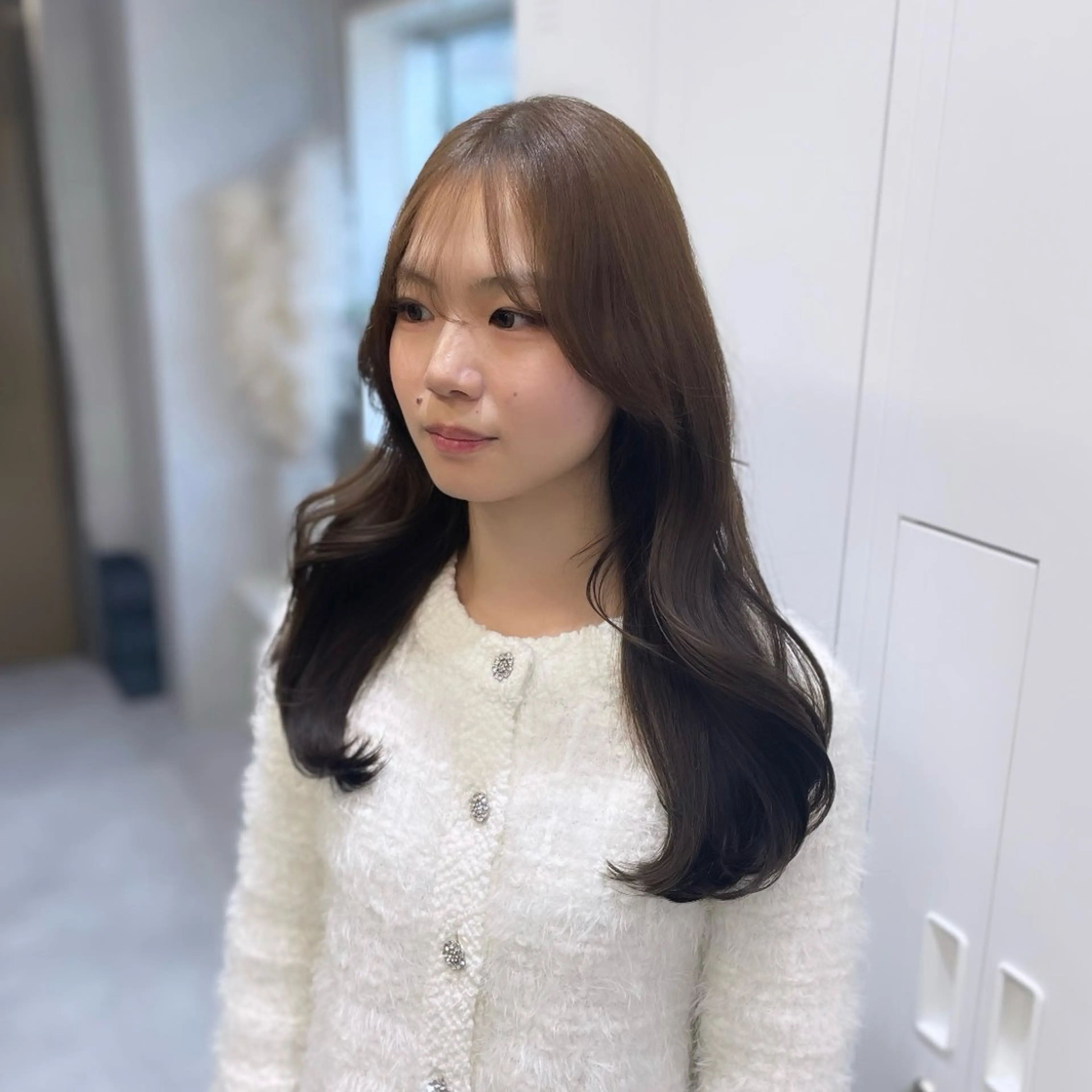 ロング カラー ベージュカラー ブリーチ ダブルカラー ミルクティーベージュ ブリーチなしカラー カット ヘアカラー Rui/透明感カラー 暖色/レイヤーカットのヘアスタイル