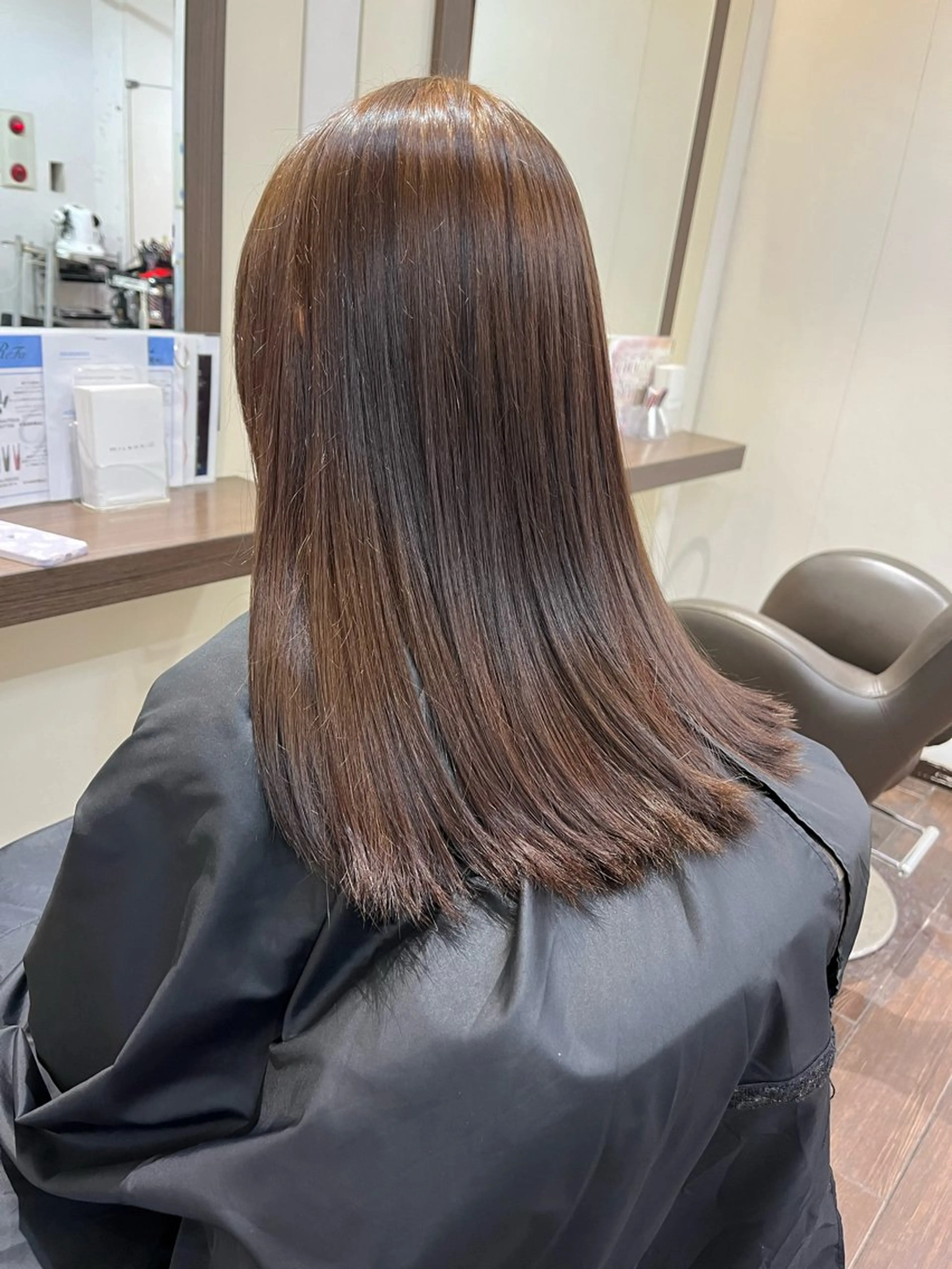 セミロング アッシュ アッシュブラウン 顔周りカット 髪質改善 ヘアカラー トリートメント カットパーマ あさみのヘアスタイル