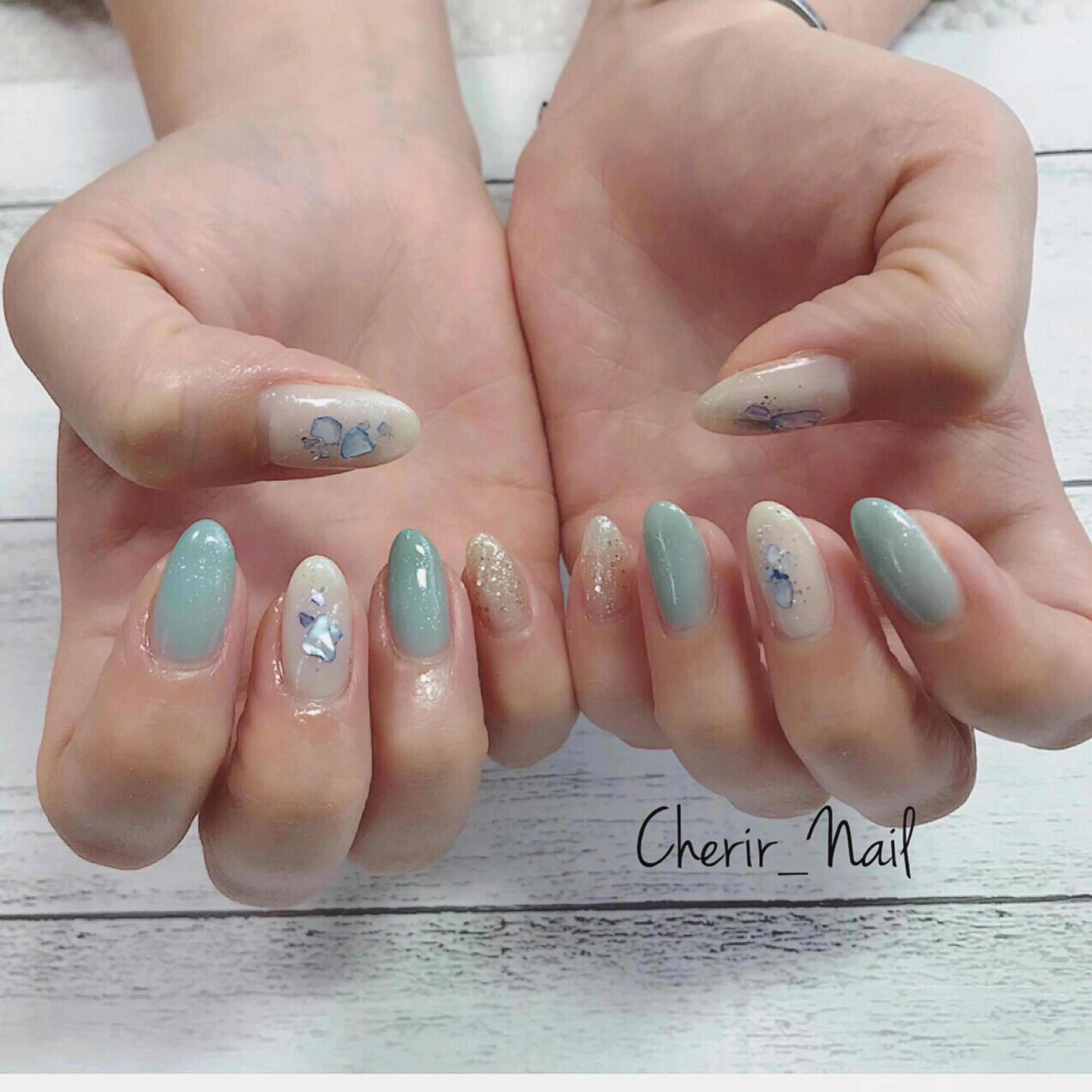 ネイル アートネイル ブルー カジュアル ラメ(グリッター) ニュアンスネイル Cherirnail kaoriのネイルデザイン