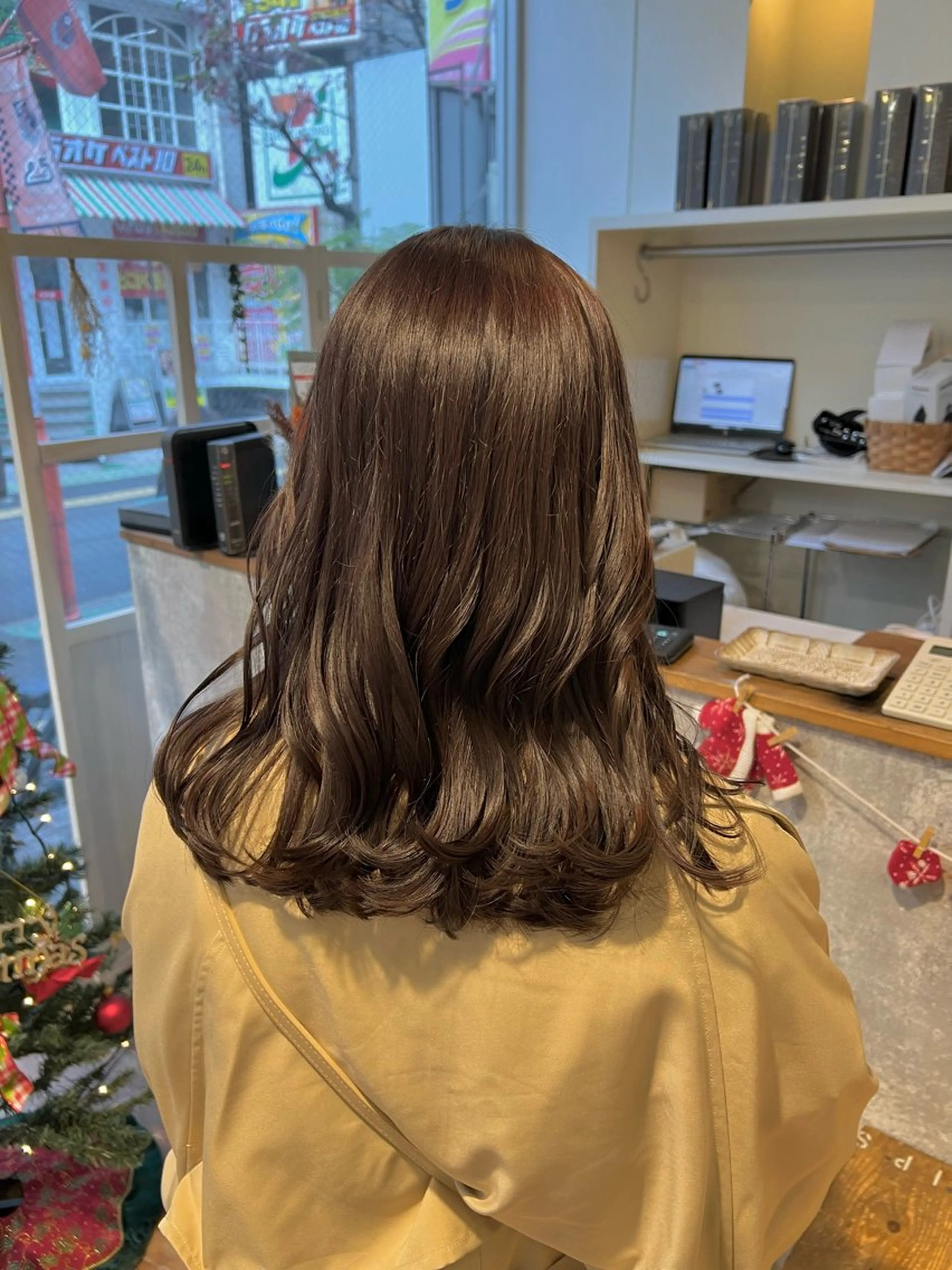 セミロング カラー ブラウンカラー ラベンダーカラー ラベンダーブラウン 石野 友唯のヘアスタイル