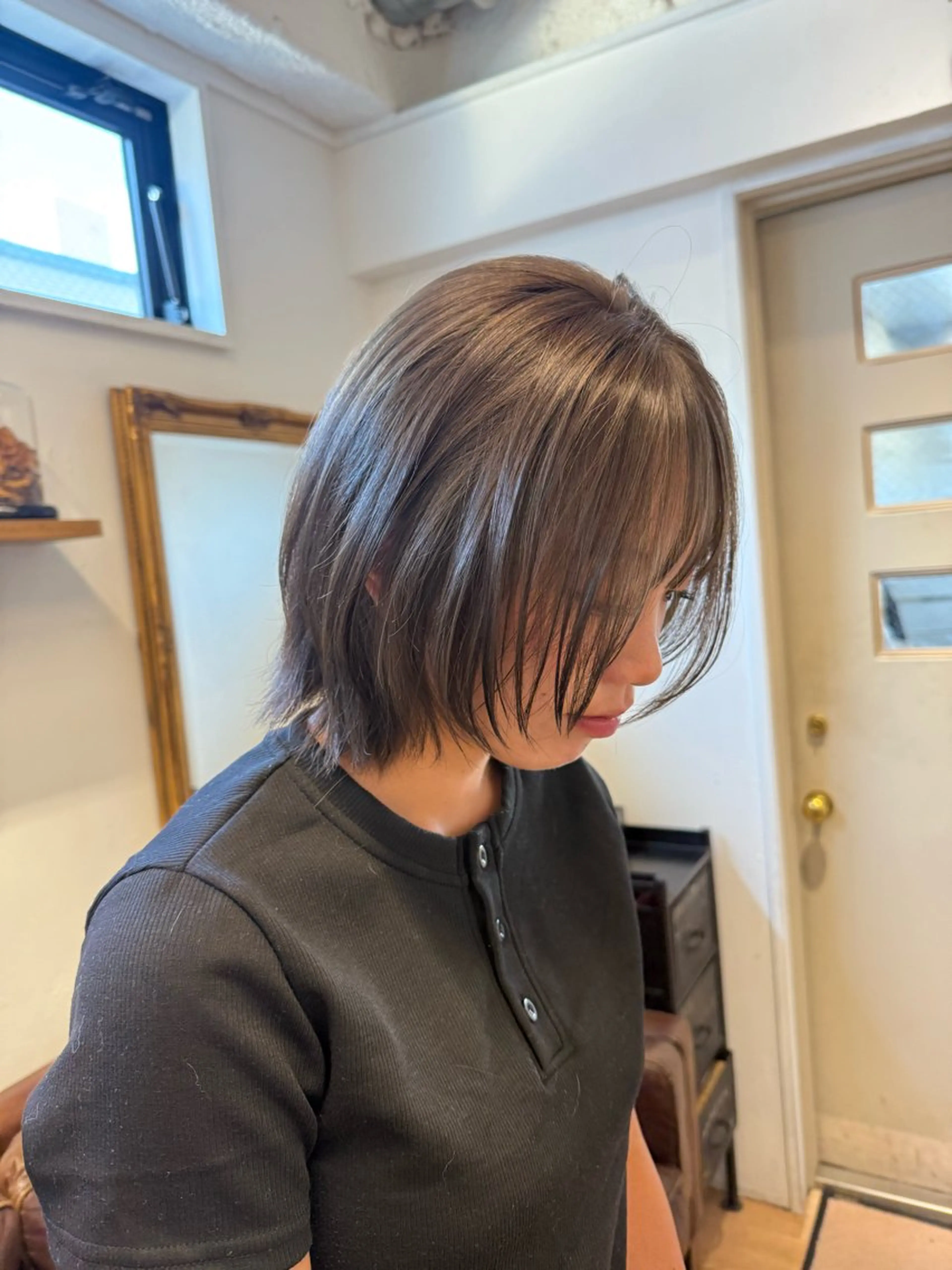ショート カラー ミルクティー× グレージュMOMOのヘアスタイル