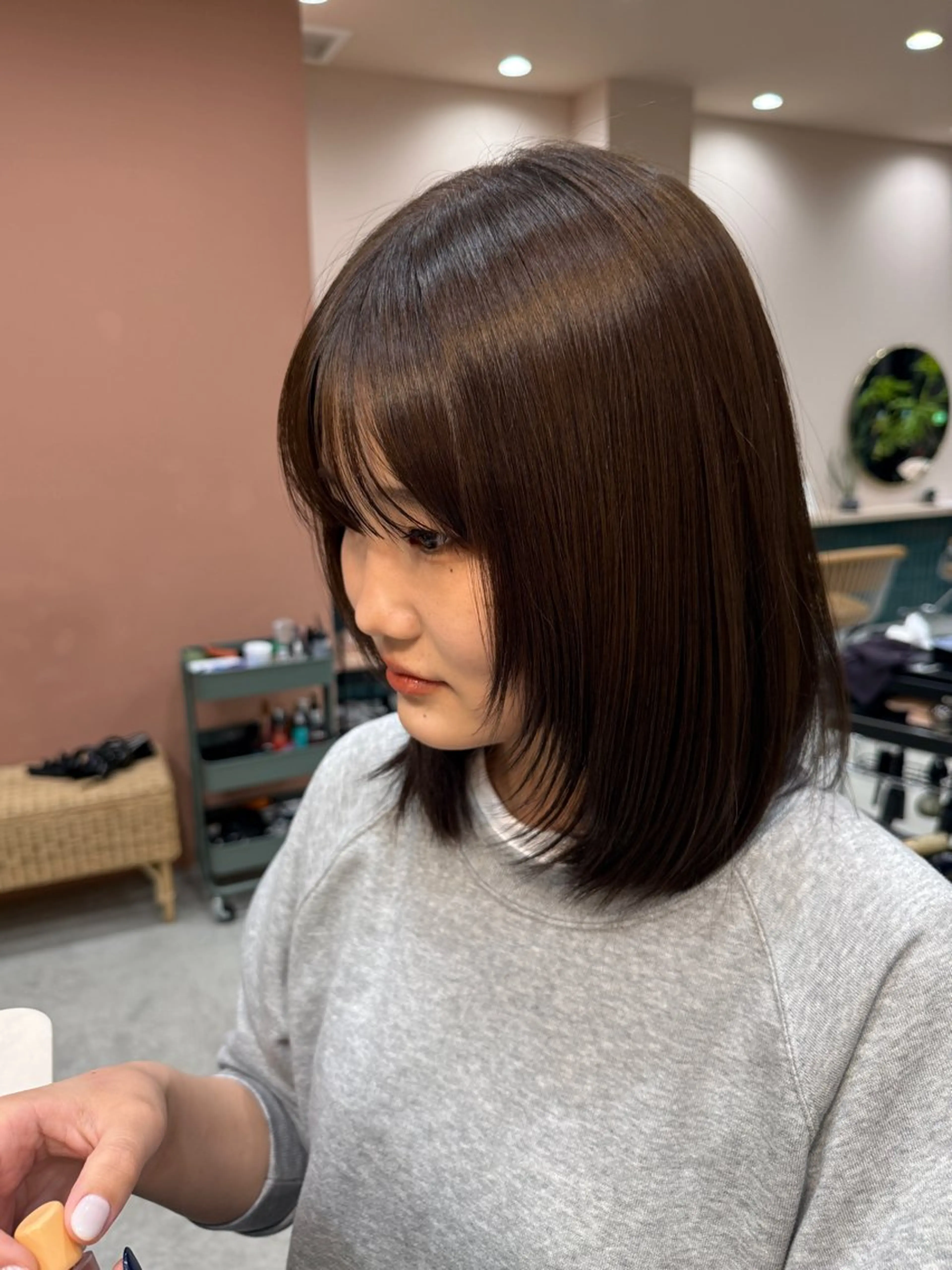 カラー アッシュ アッシュブラウン ブラウンカラー 透明感カラー 松岡 茉和のヘアスタイル