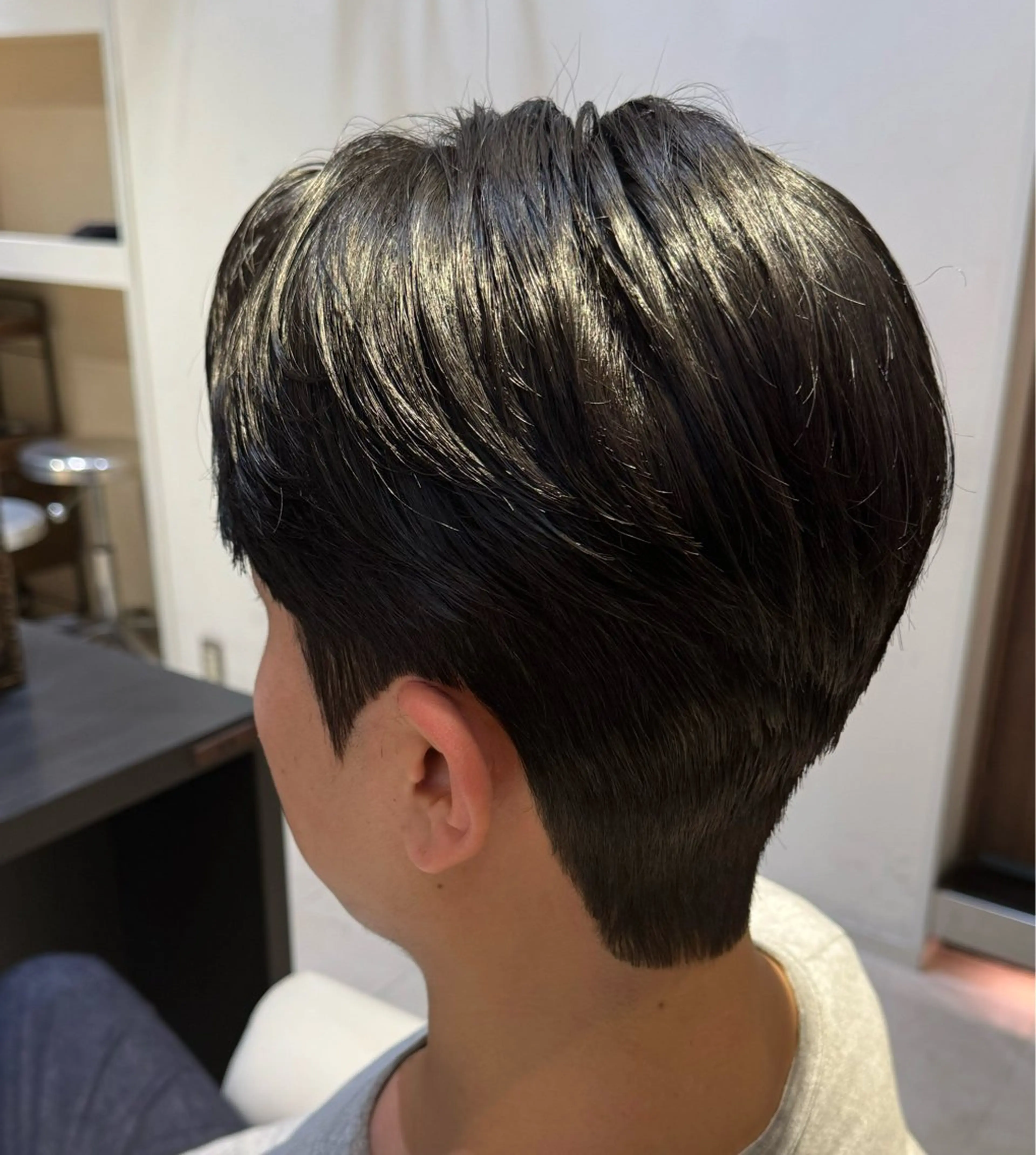 ショート パーマ メンズ センターパート コンマヘア ダウンパーマ カルマパーマ メンズ韓国風 YUKI🇰🇷 カルマ／ダウンパーマのヘアスタイル