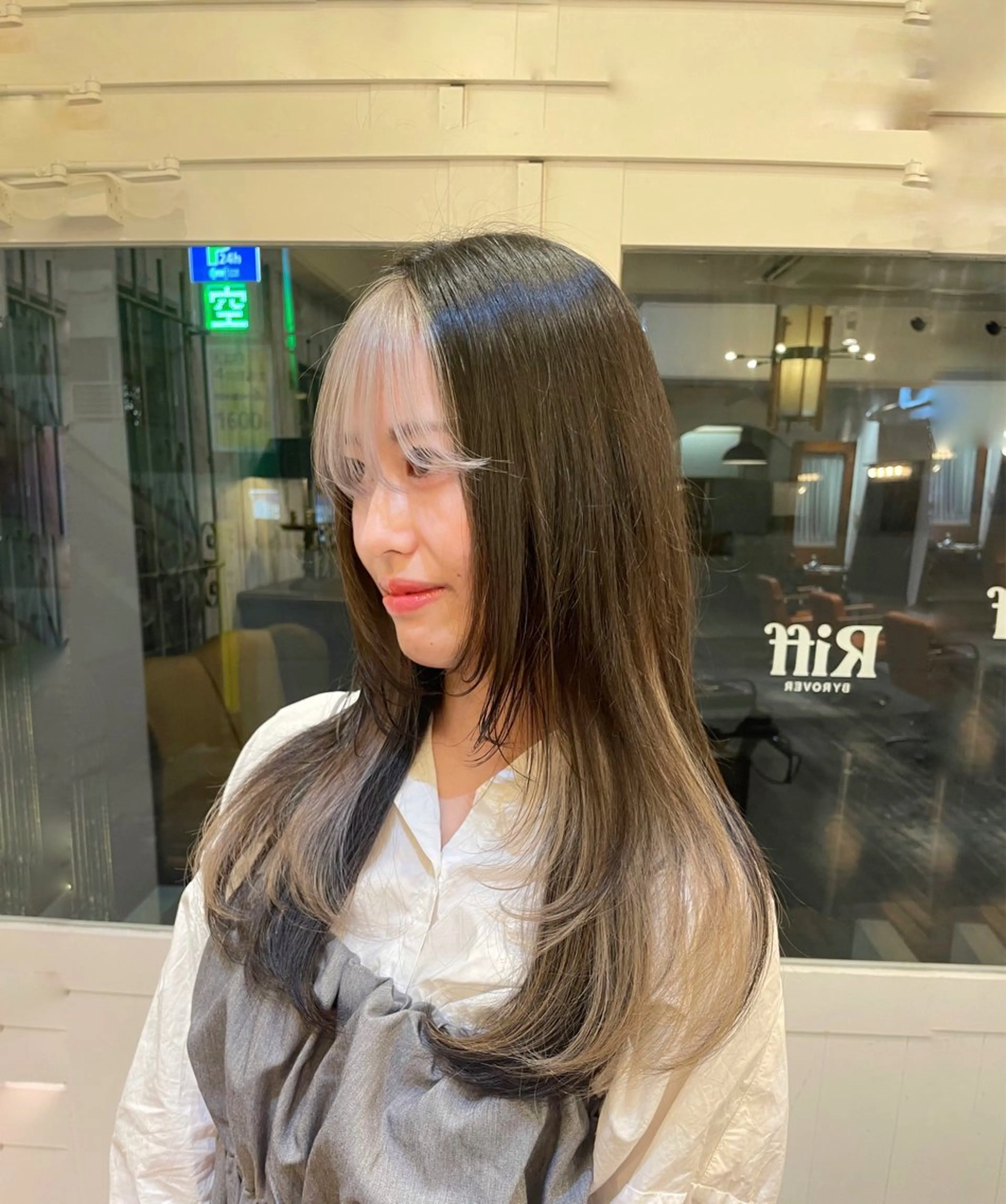 ロング カラー ミストバング  フェイスフレーミング rin🩰ハイトーン /レディースパーマのヘアスタイル