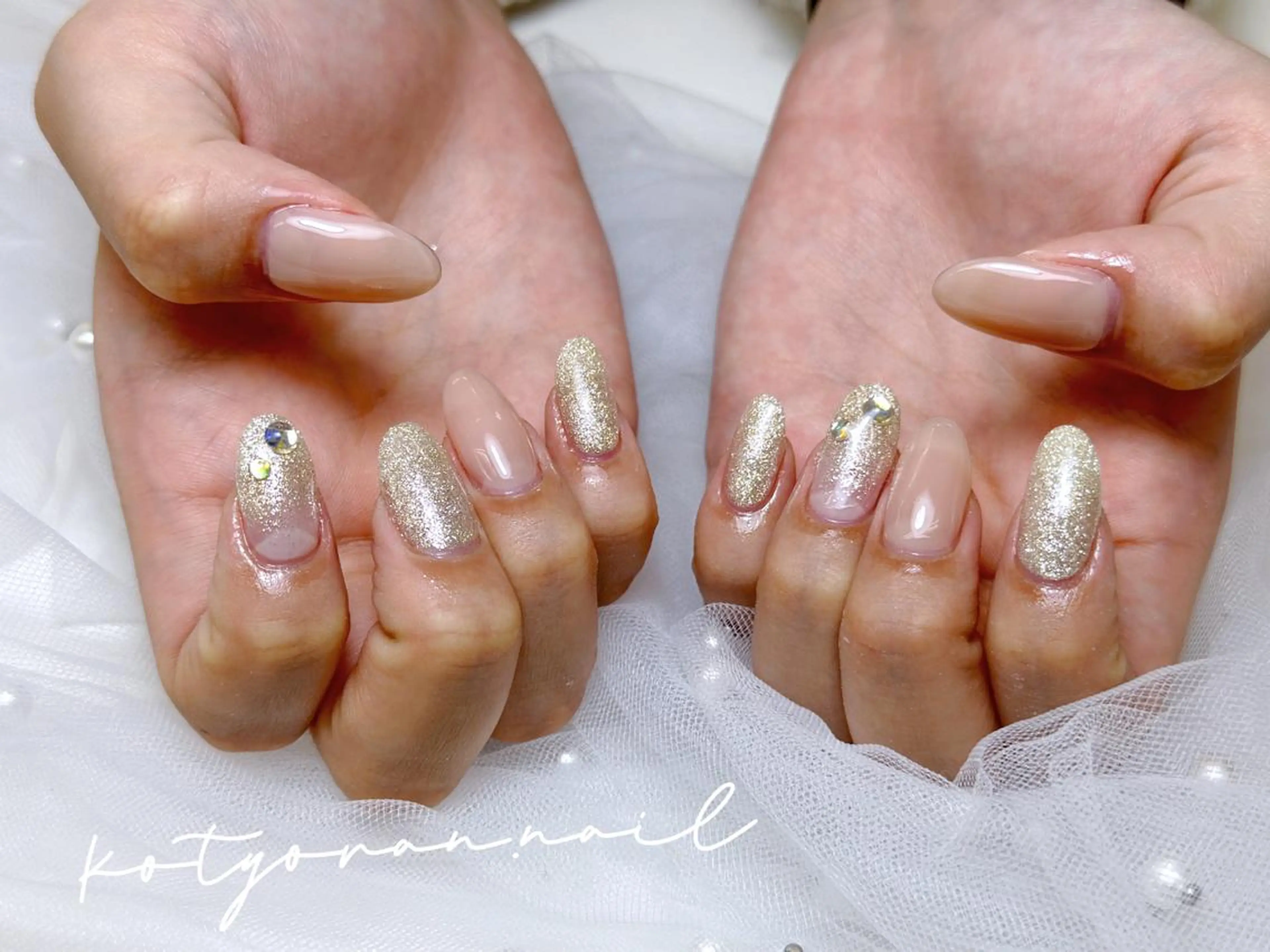 ショート カラー パーマ ヘアアレンジ メンズ キッズ ネイル マツエク・マツパ アイブロウ モナ& ミユのネイルデザイン