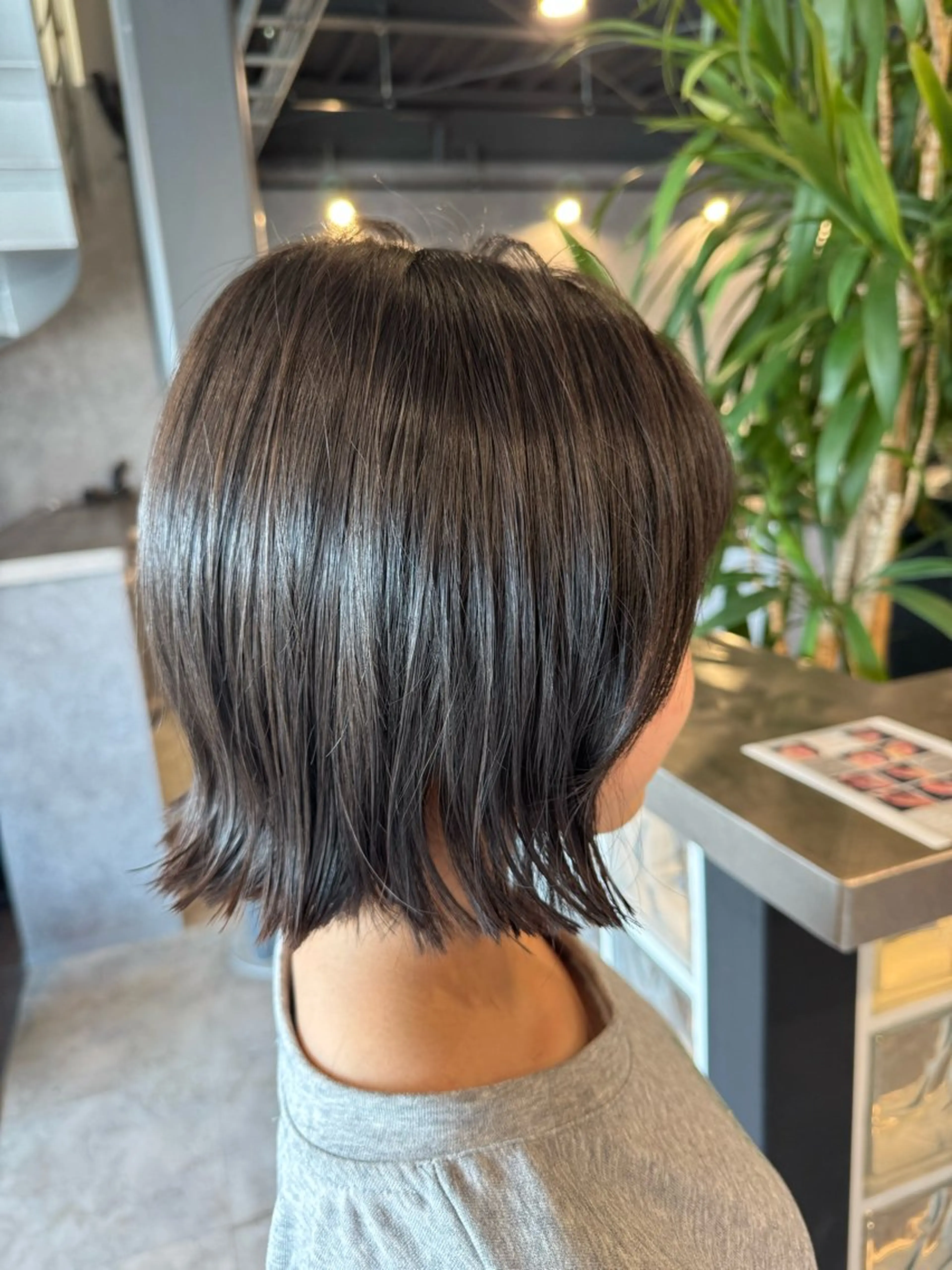 ミディアム ボブ 外ハネヘア カット ink Runaのヘアスタイル