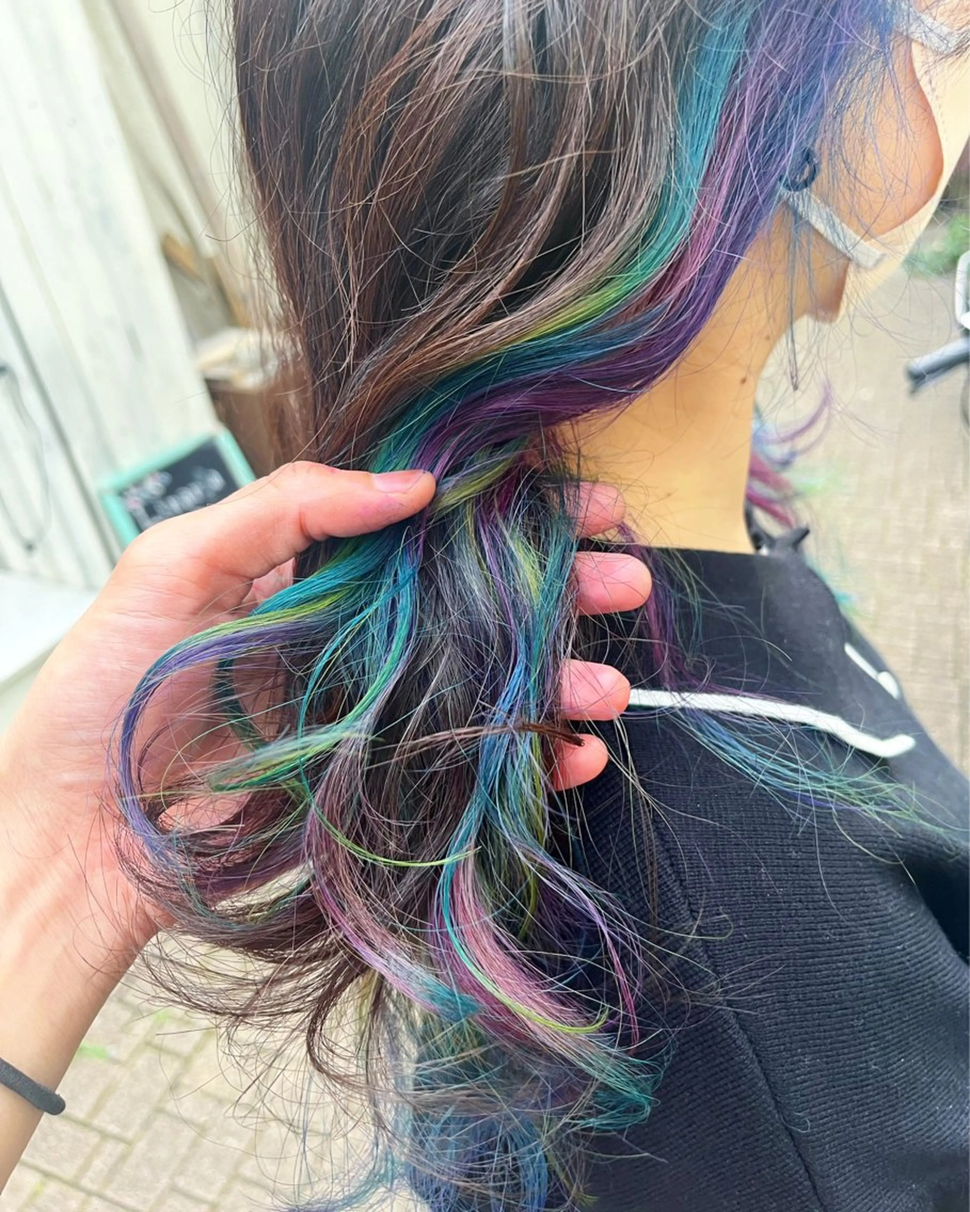 セミロング カラー ブリーチ イヤリングカラー インナーカラー ユニコーンカラー 卒業式のヘアスタイル カット ヘアカラー トリートメント 原宿サロン代表 デザインカラー伊藤卓のヘアスタイル