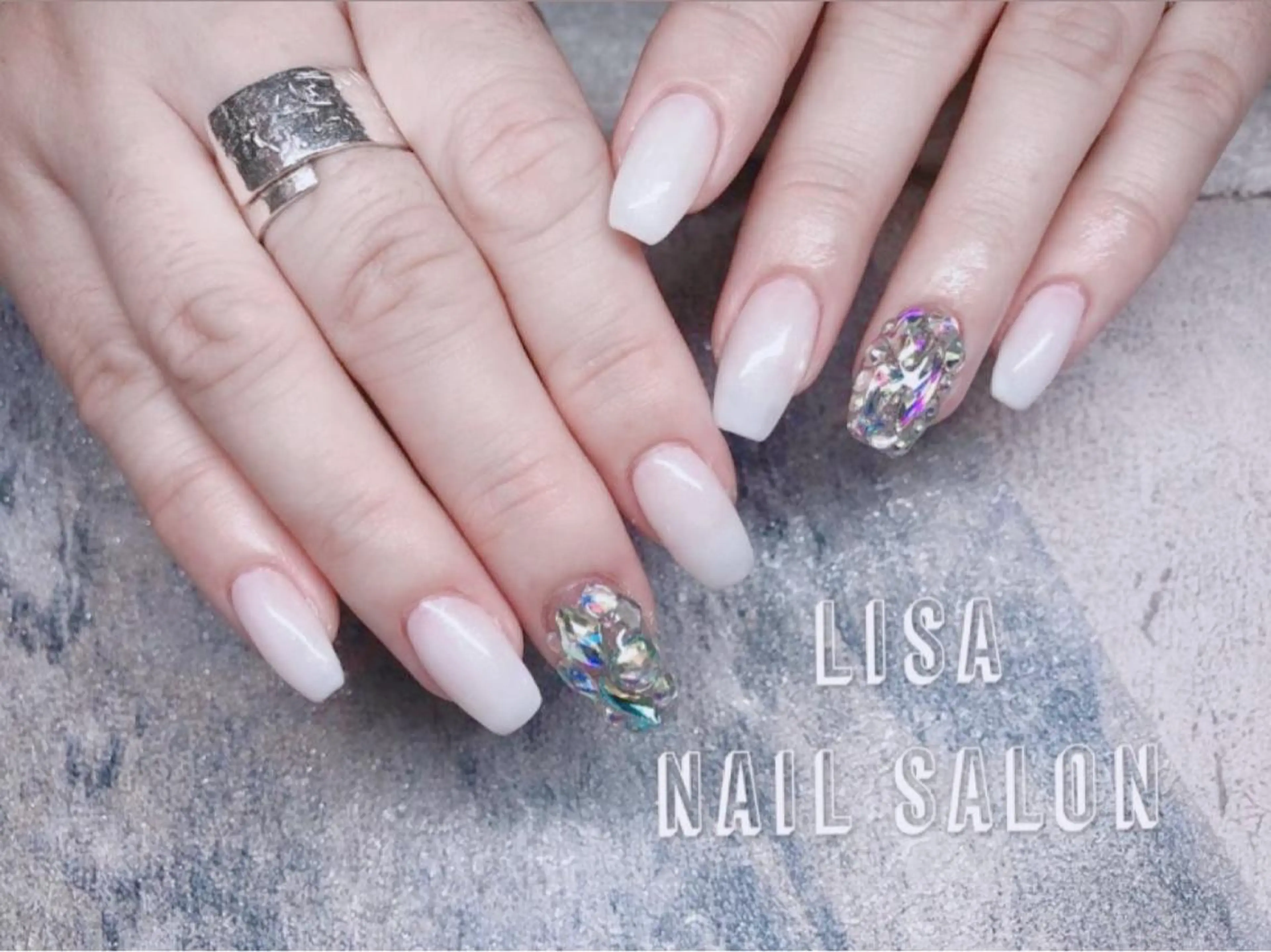 💎ストーン埋め尽くしorVカットストーン2本+ワンカラーの写真