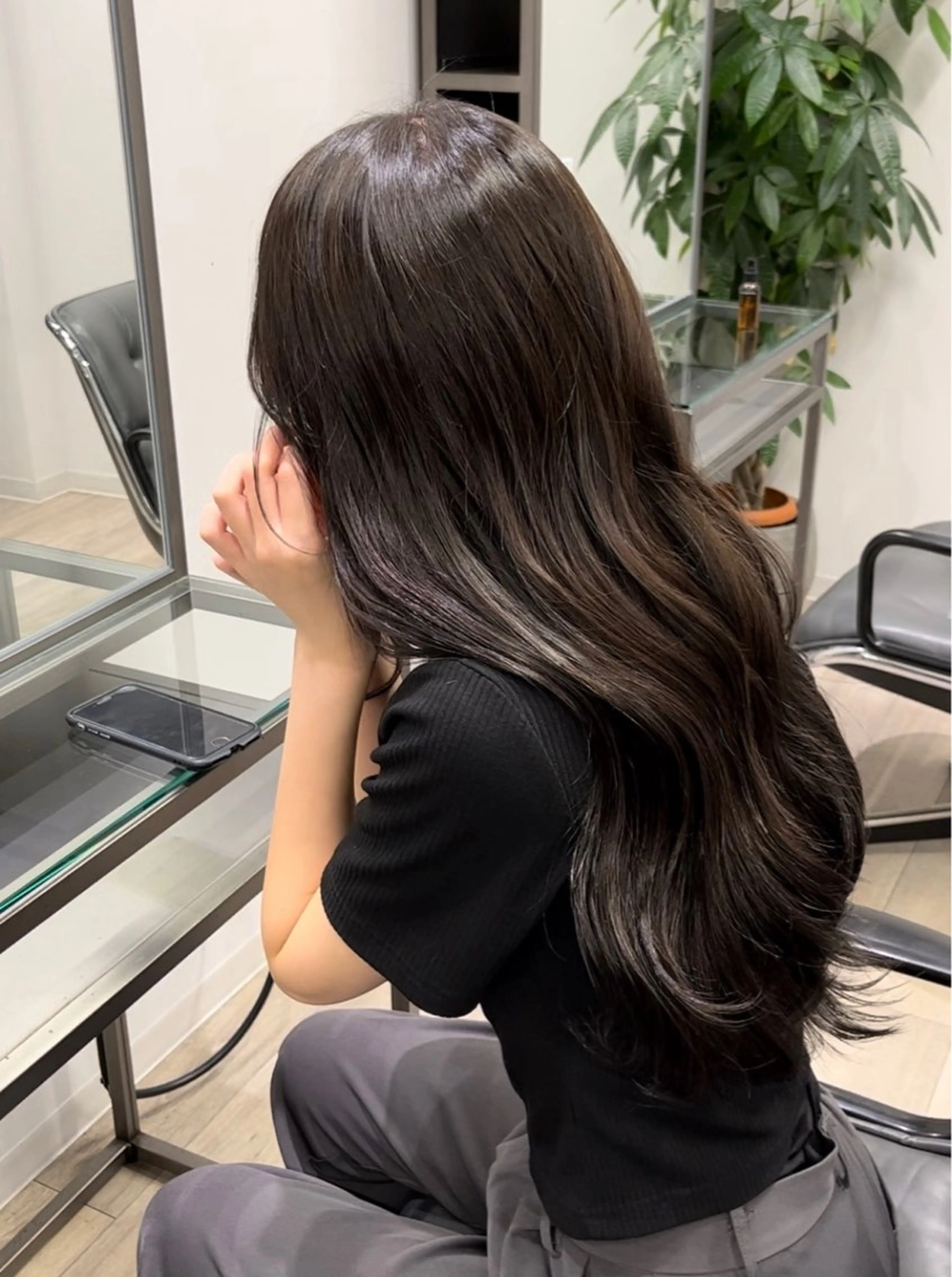 カラー グレージュ アンドウ アカリのヘアスタイル