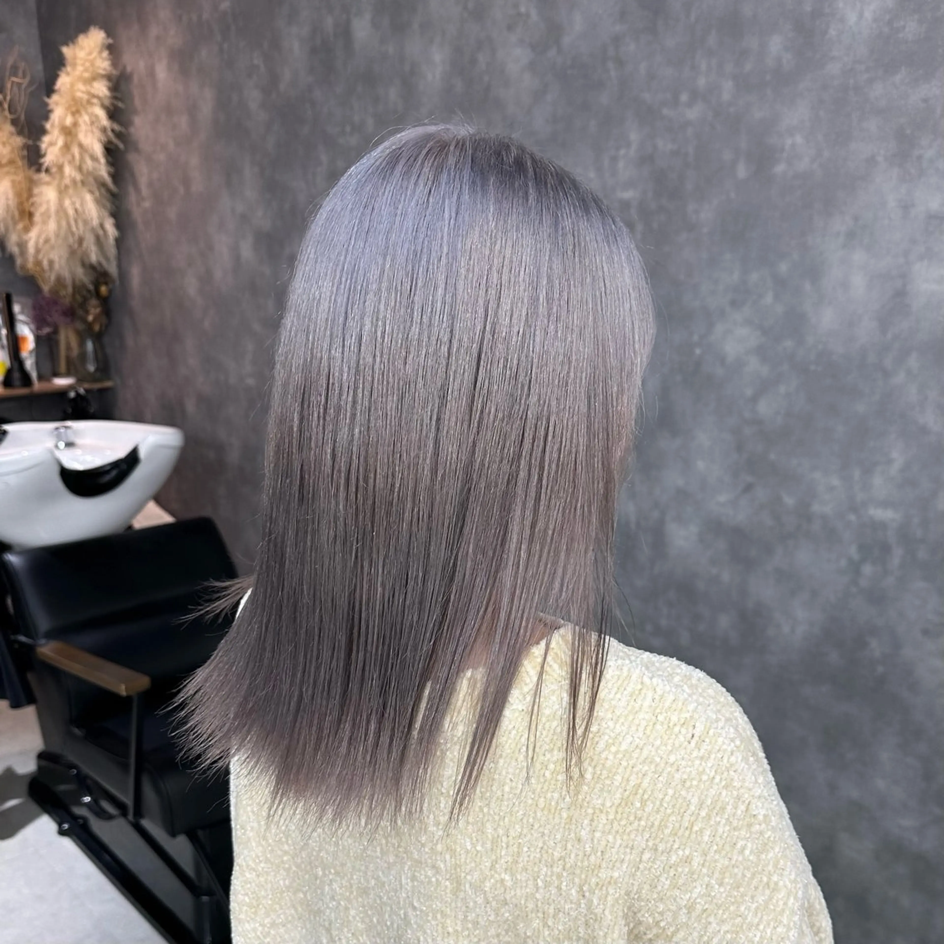 カラー シルバー 💎艶々ハイトーン MOE💍🤍のヘアスタイル