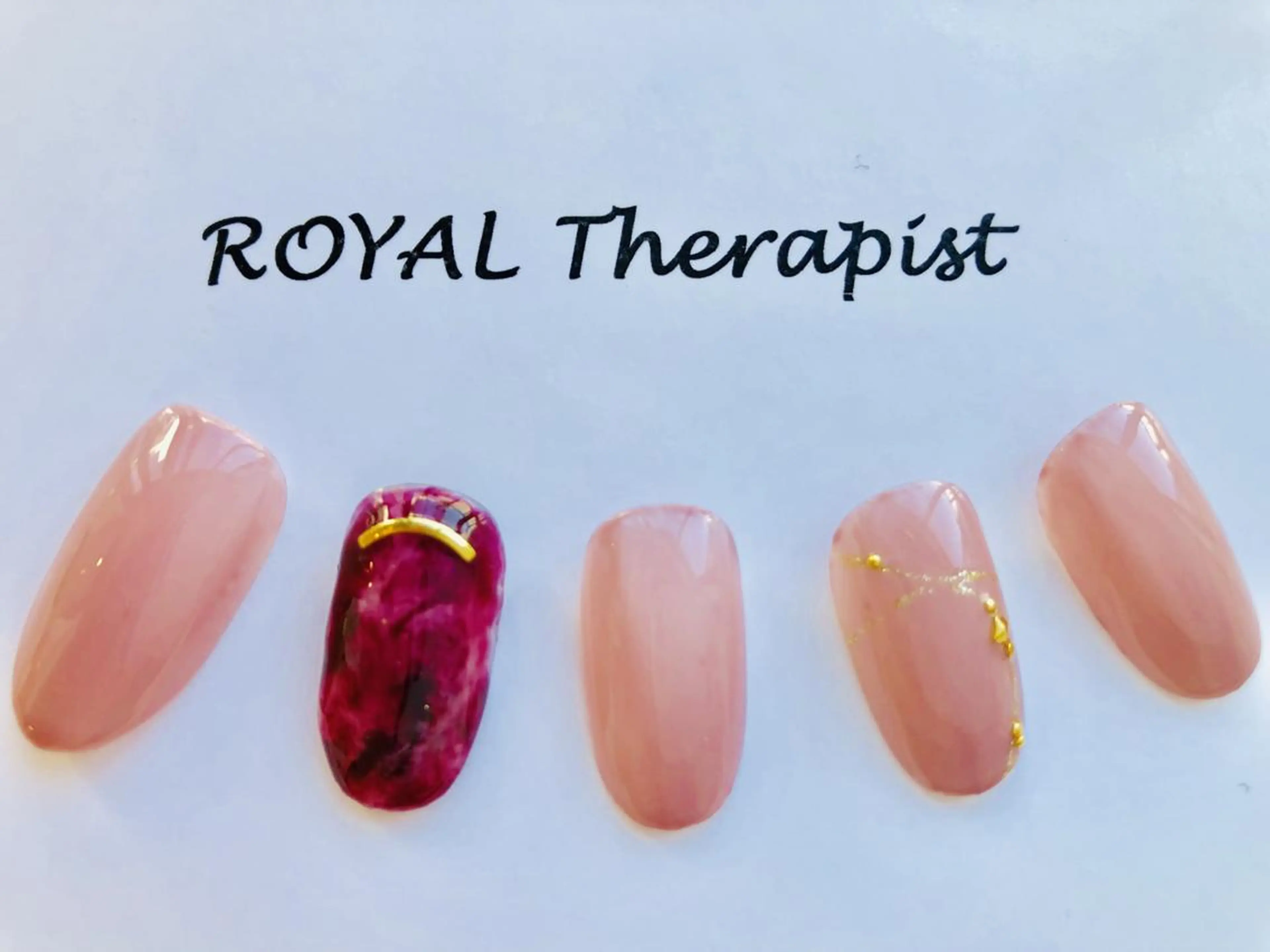 ネイル 【尾下】 ロイヤル•セラピストのネイルデザイン