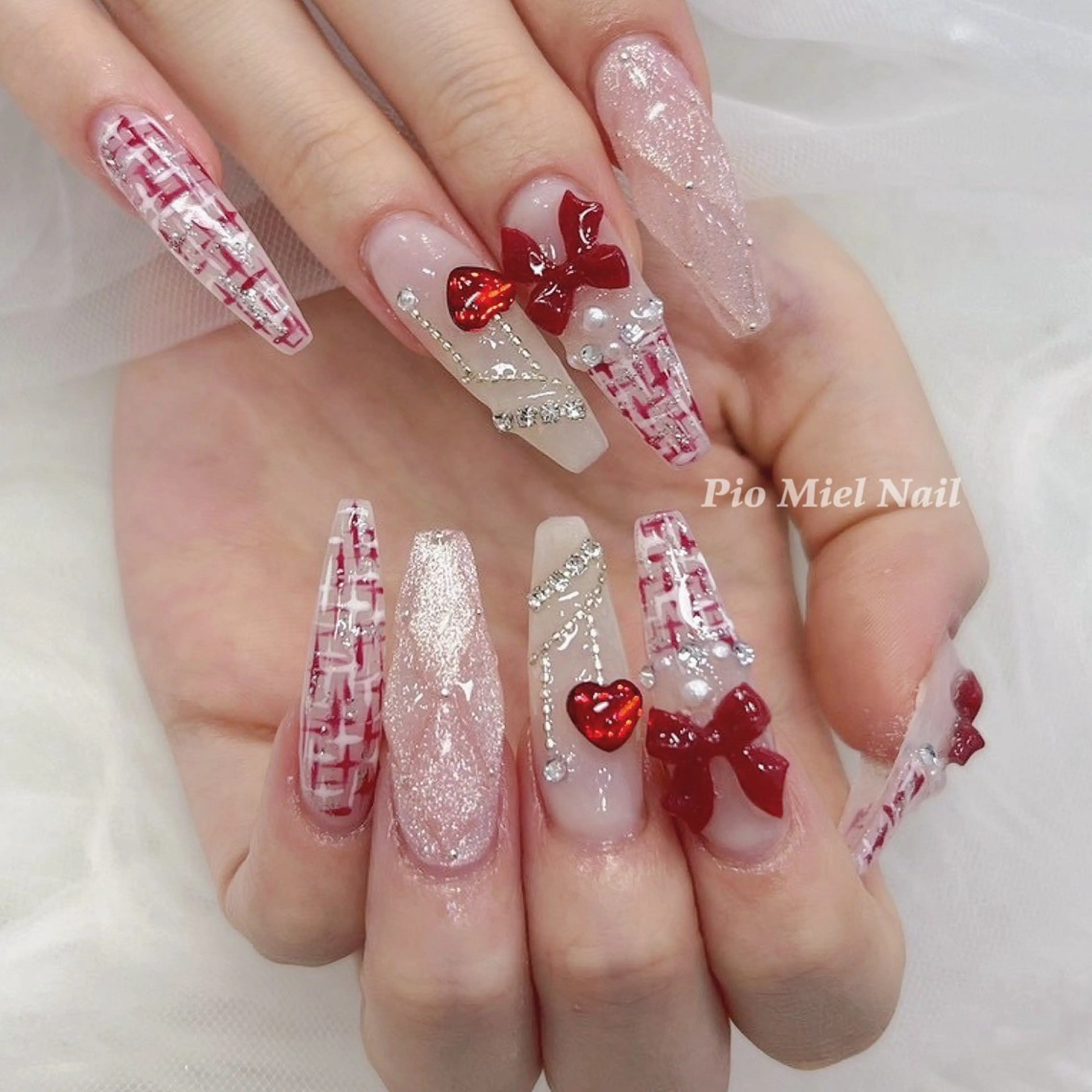 ネイル ガーリー ハート 韓国ネイル ロングネイル 赤色 ハンドネイル momo 長さだしのネイルデザイン