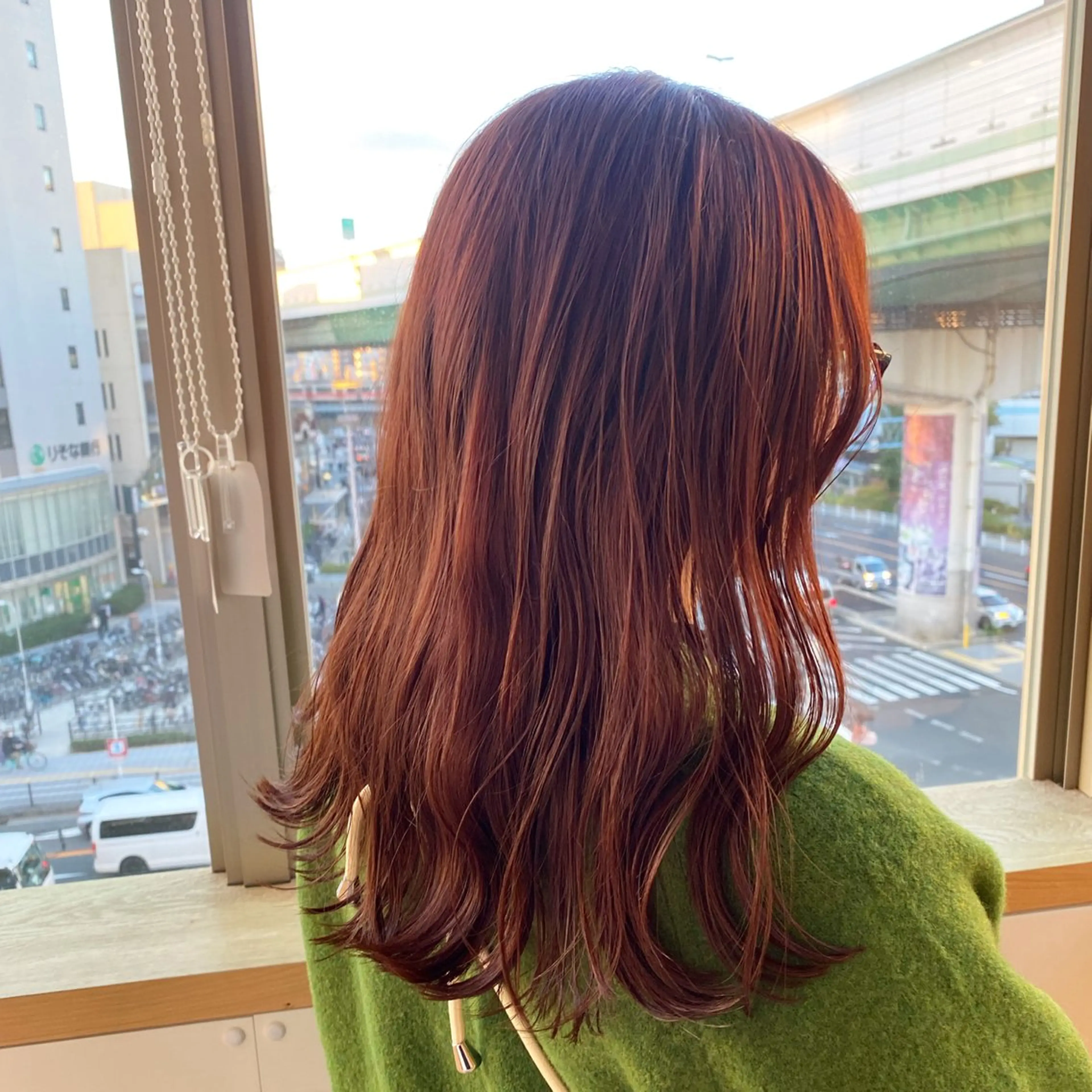 ロング カラー ブラウンカラー レッドカラー レッドブラウン 南上 野々佳のヘアスタイル