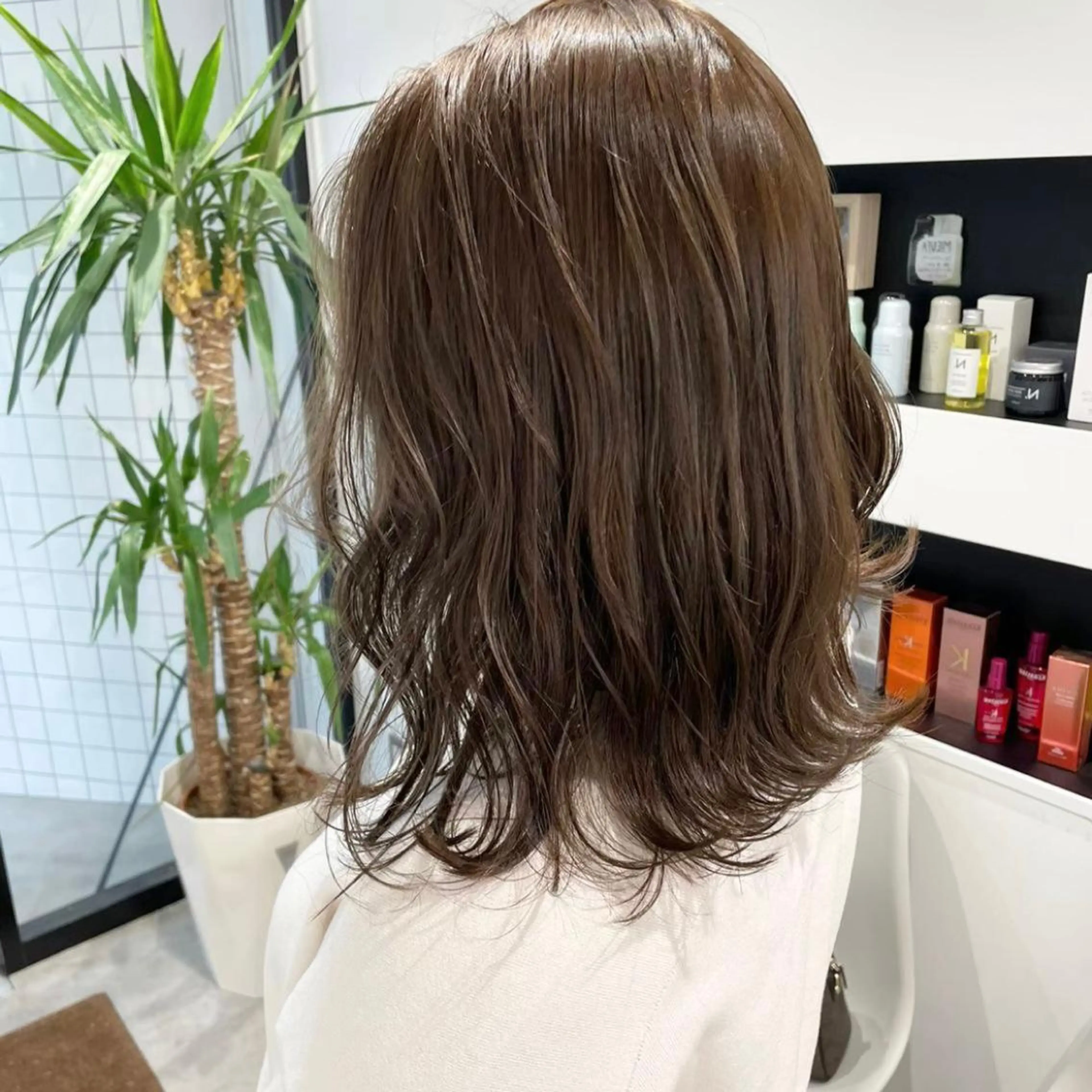 ショート カラー パーマ ヘアアレンジ メンズ キッズ ネイル マツエク・マツパ アイブロウ ブラウン mona/ ストレートスタイル✨のヘアスタイル