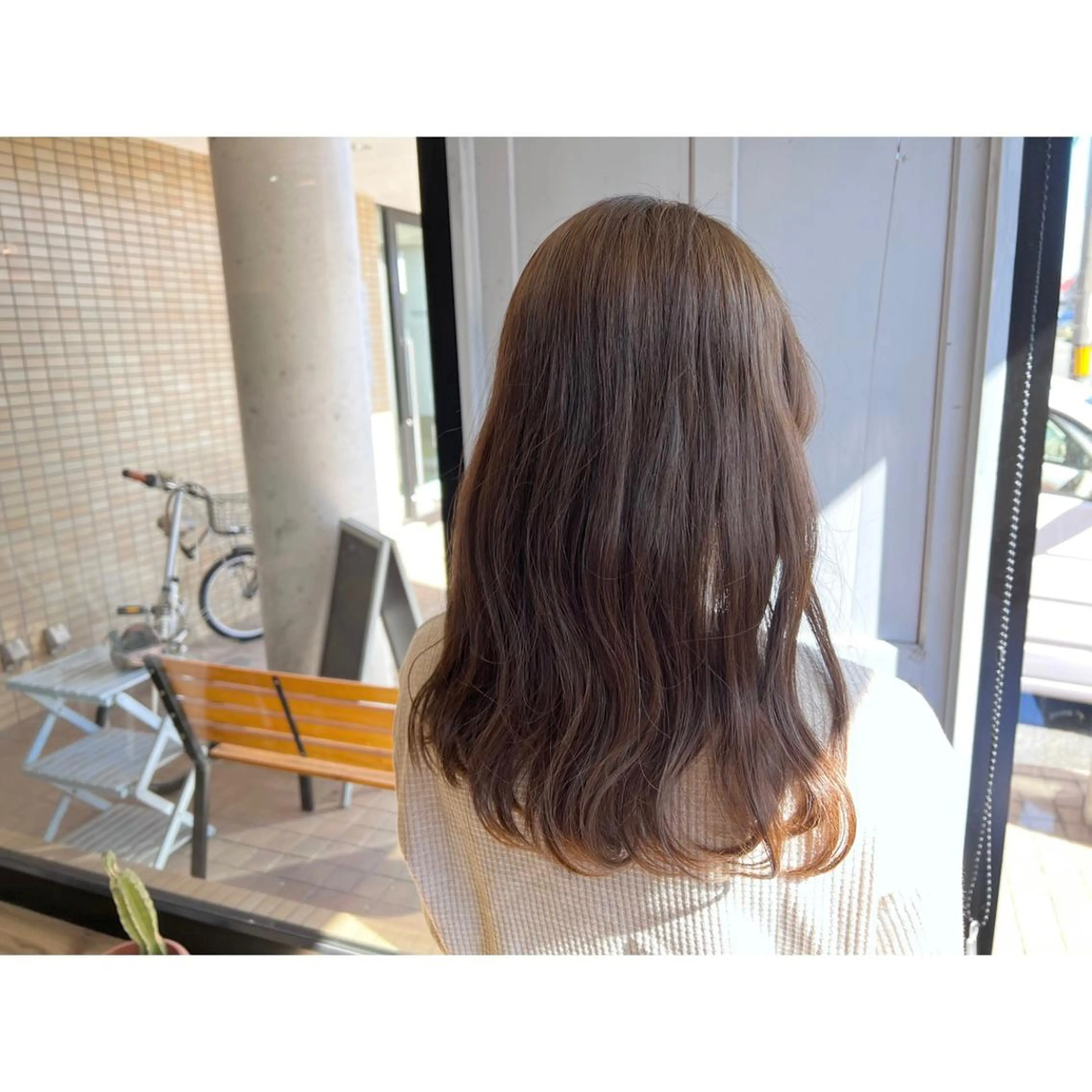 ロング カラー アッシュ ベージュカラー ヘアカラー トリートメント ツキダテ ユイのヘアスタイル