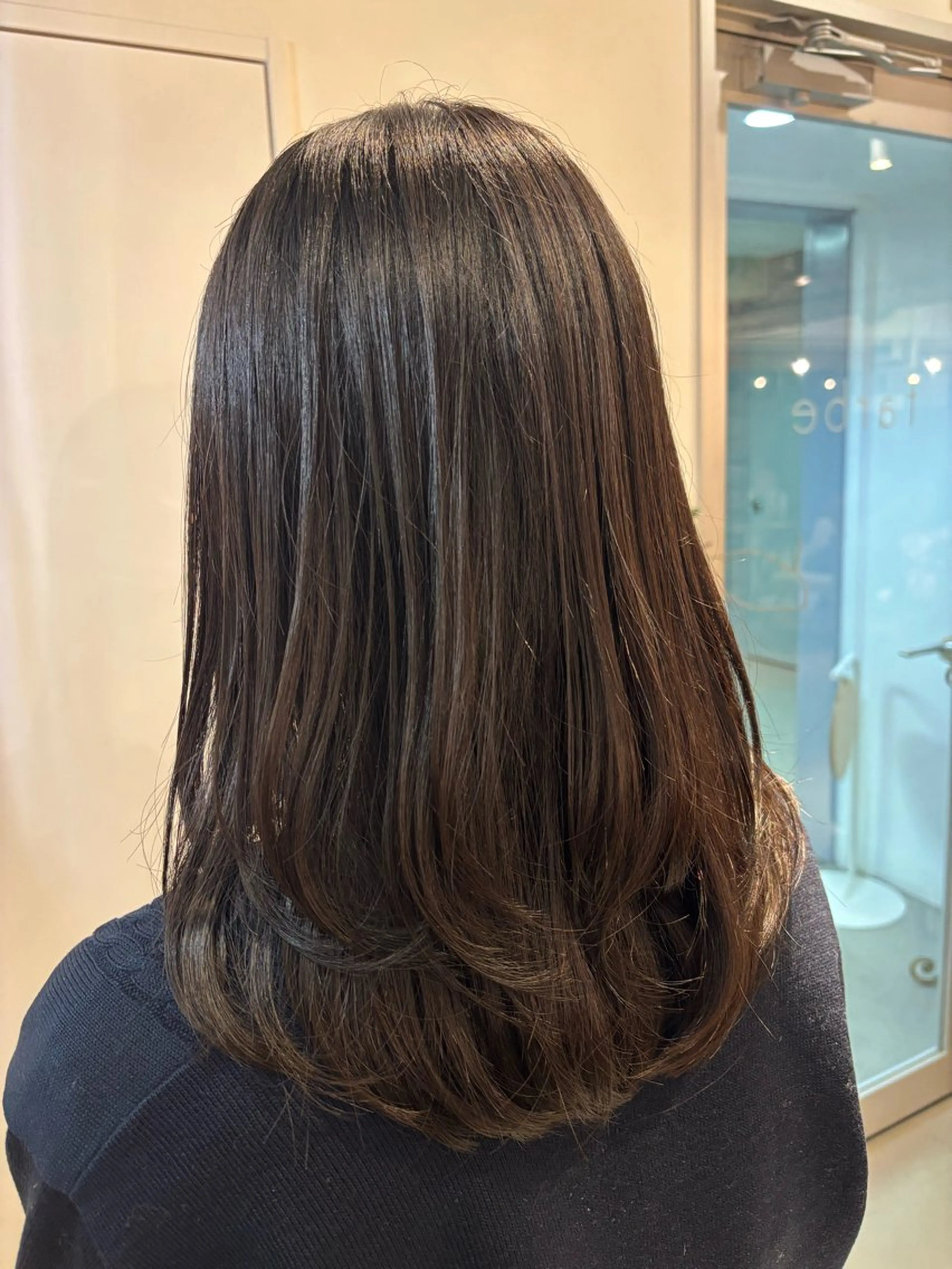 セミロング レイヤーカット farbe所属・矢崎 明莉のヘアスタイル