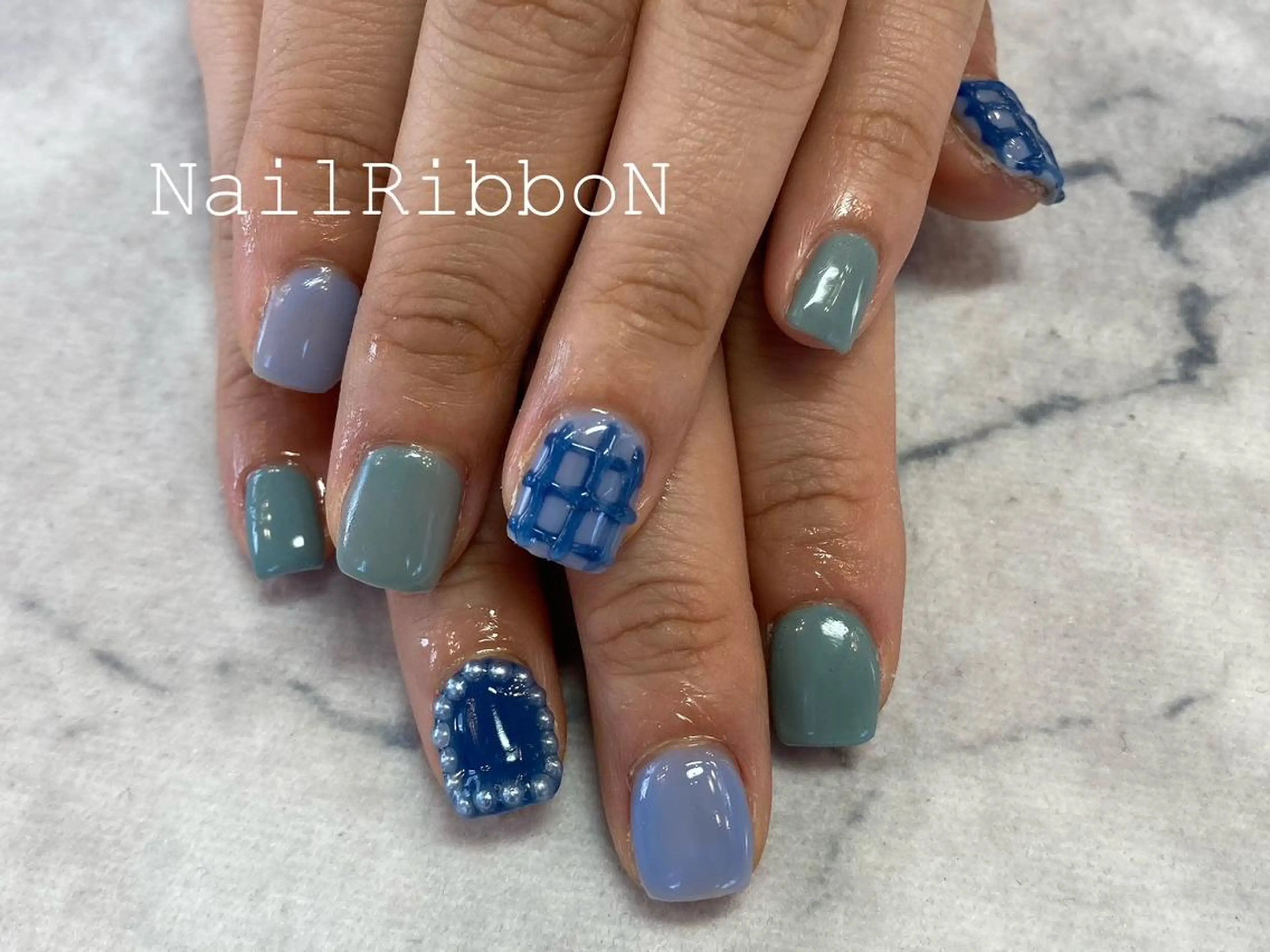 ネイル ネイルリボン 受付スタッフのネイルデザイン