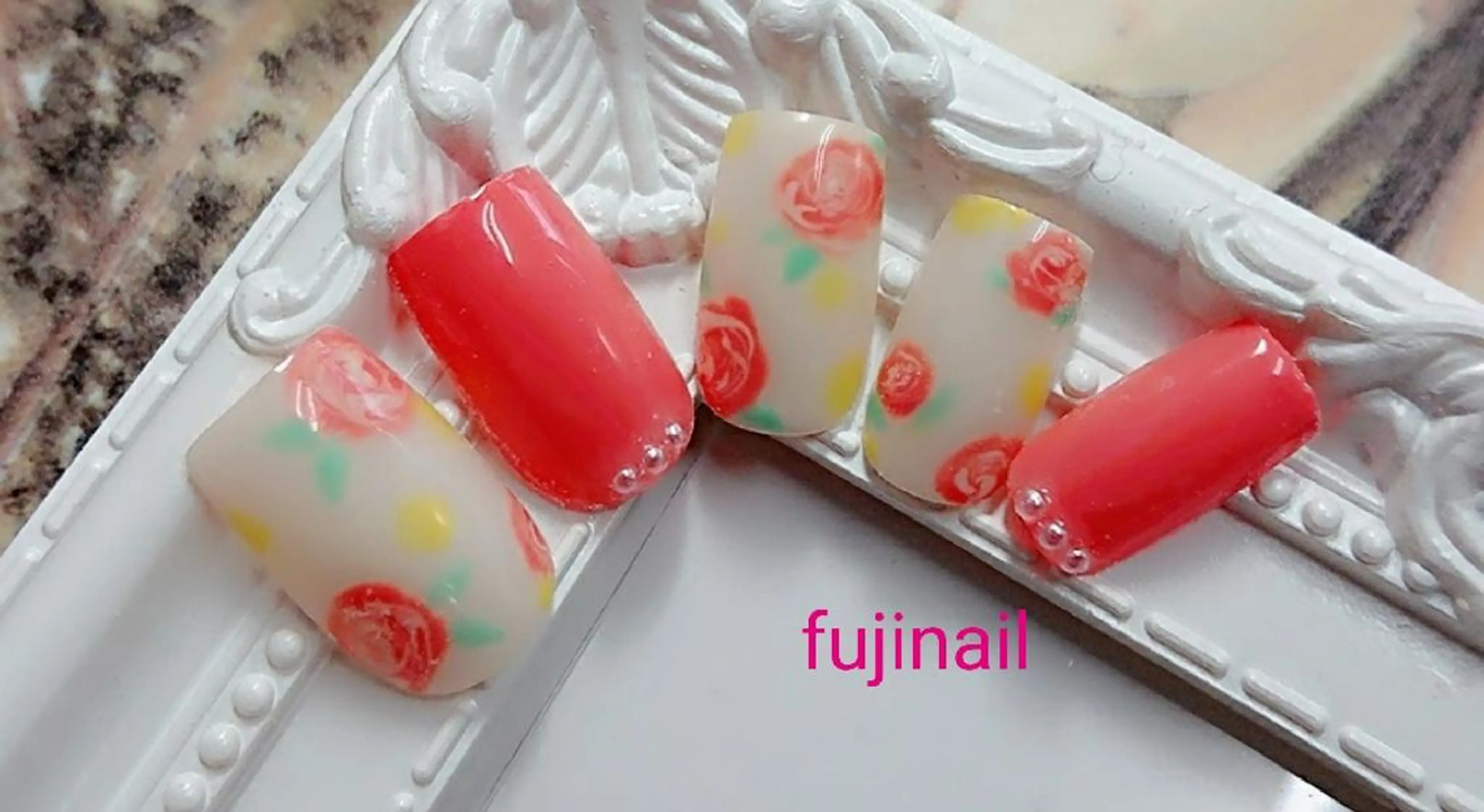 ネイル アートネイル fujinail(バーバーフジノ)所属・藤野 智美のネイルデザイン