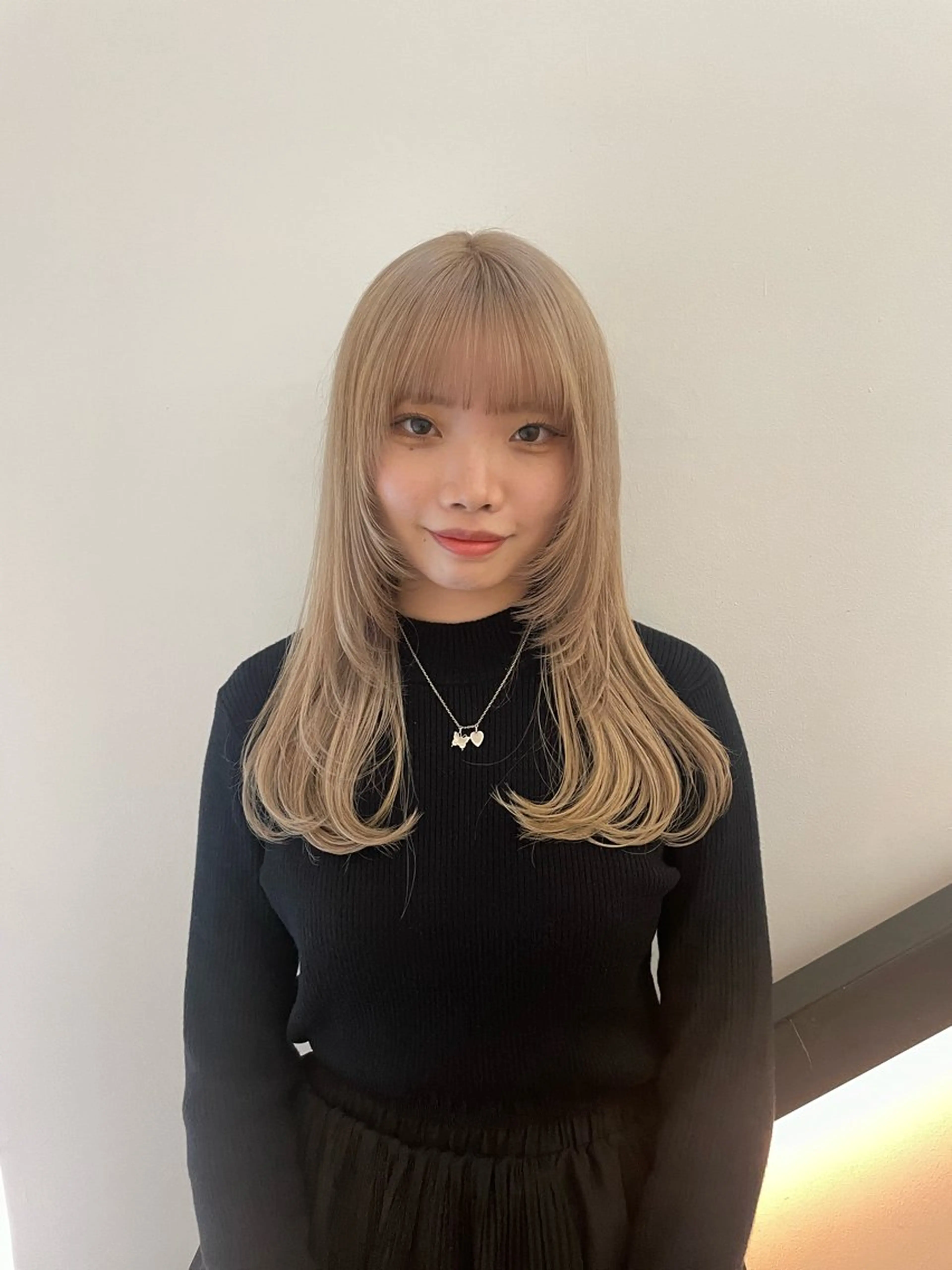 ミディアム カラー ヘアカラー 🌟暖色系ハイトーン 🌟AIのヘアスタイル