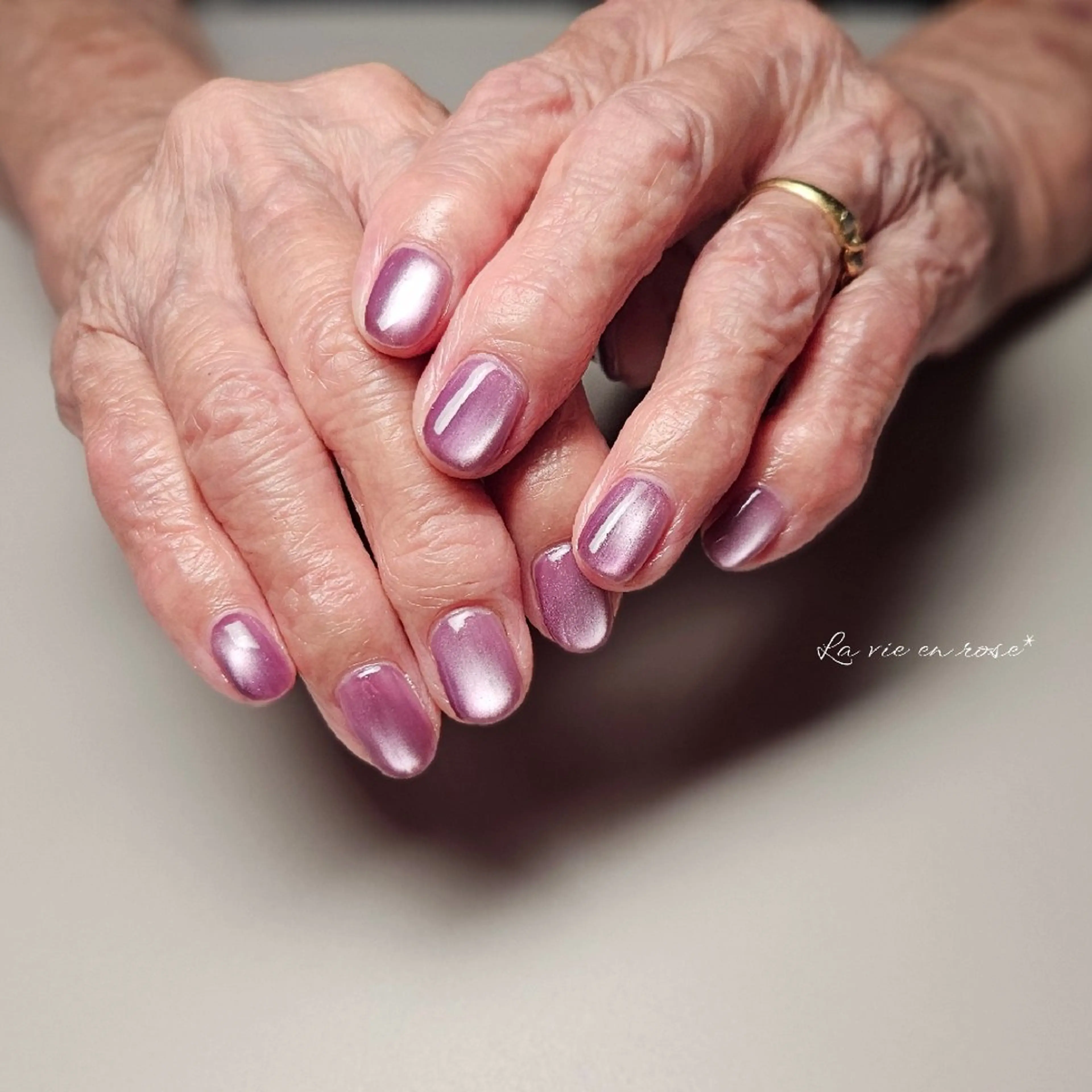 ネイル マグネットネイル ラヴィアン ローズのネイルデザイン