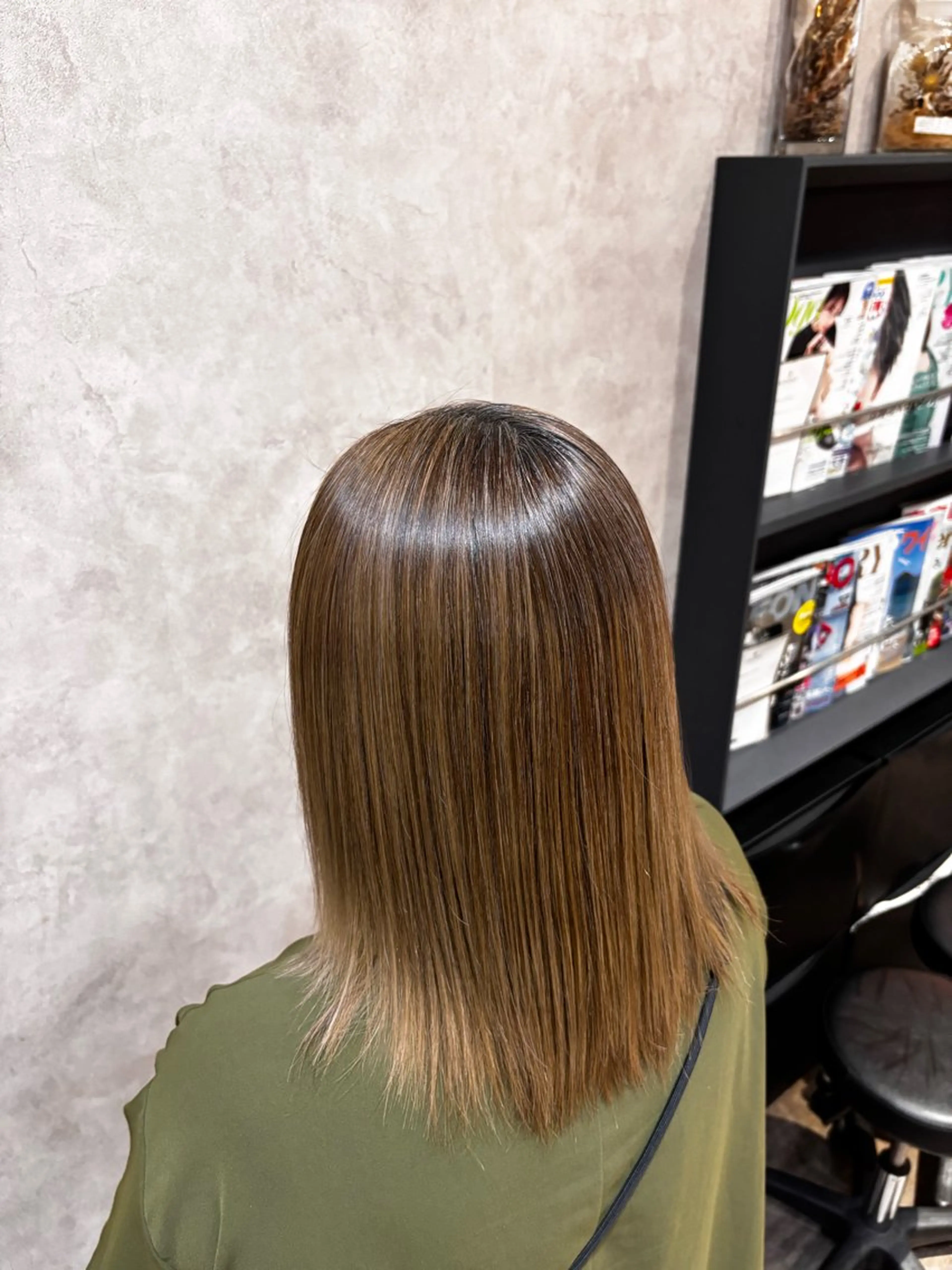 ミディアム ヘアカラー トリートメント 艶髪/縮毛矯正 /hikaruのヘアスタイル