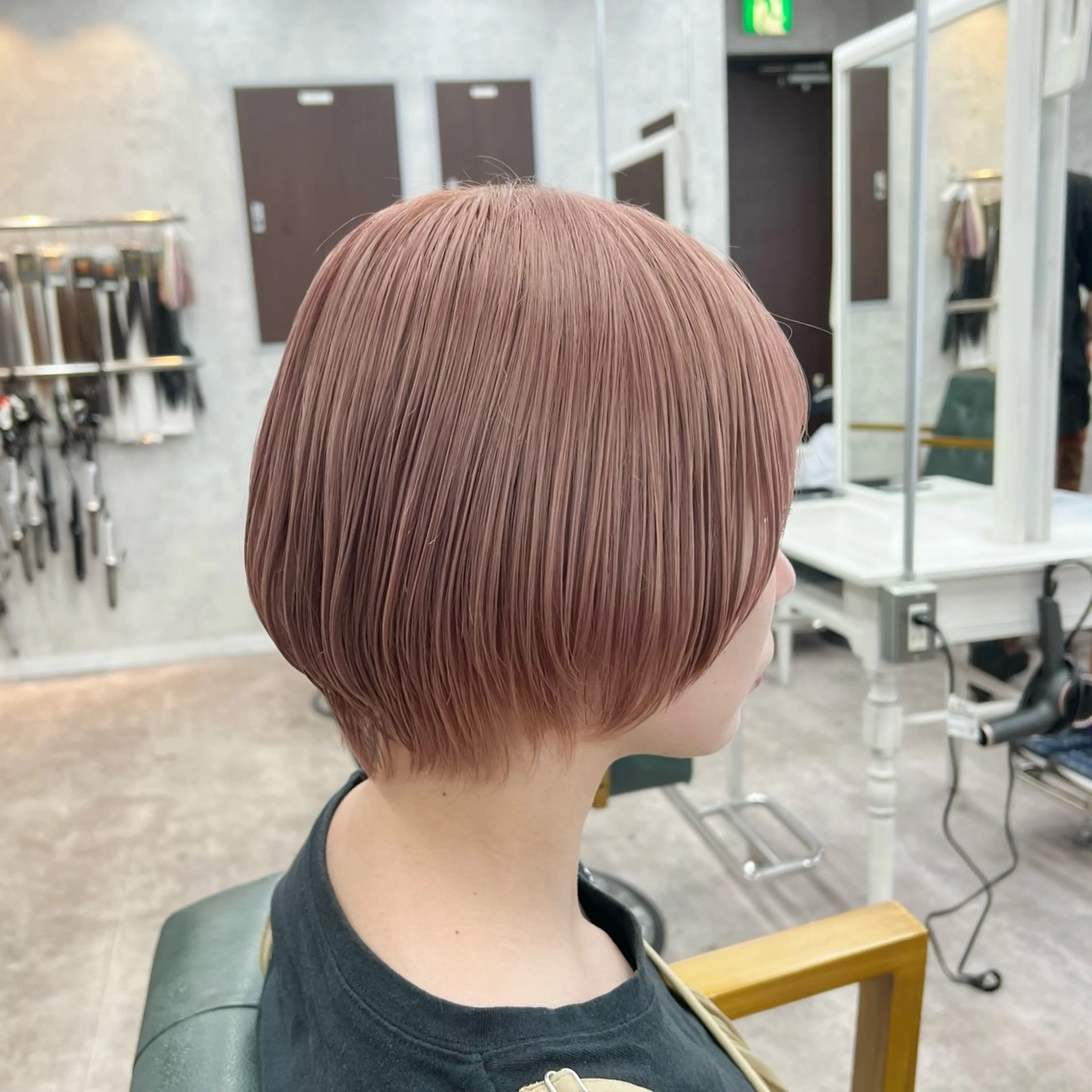 ショート カラー ヘアカラー JUNSHIN🦋 ヘアセット／カラーのヘアスタイル