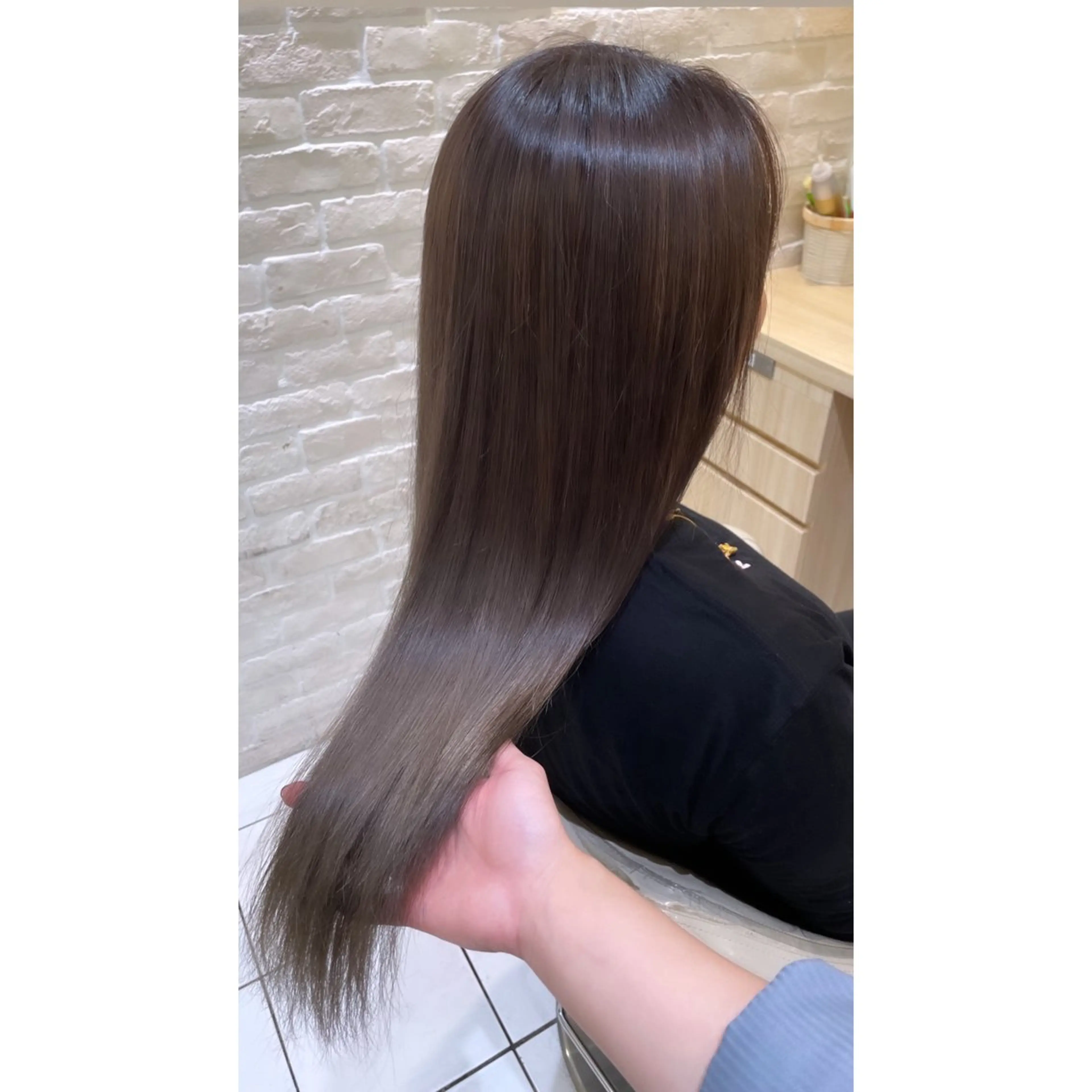 ロング カラー ブリーチ グレージュ ReSTA所属・アラキ レイナのヘアスタイル