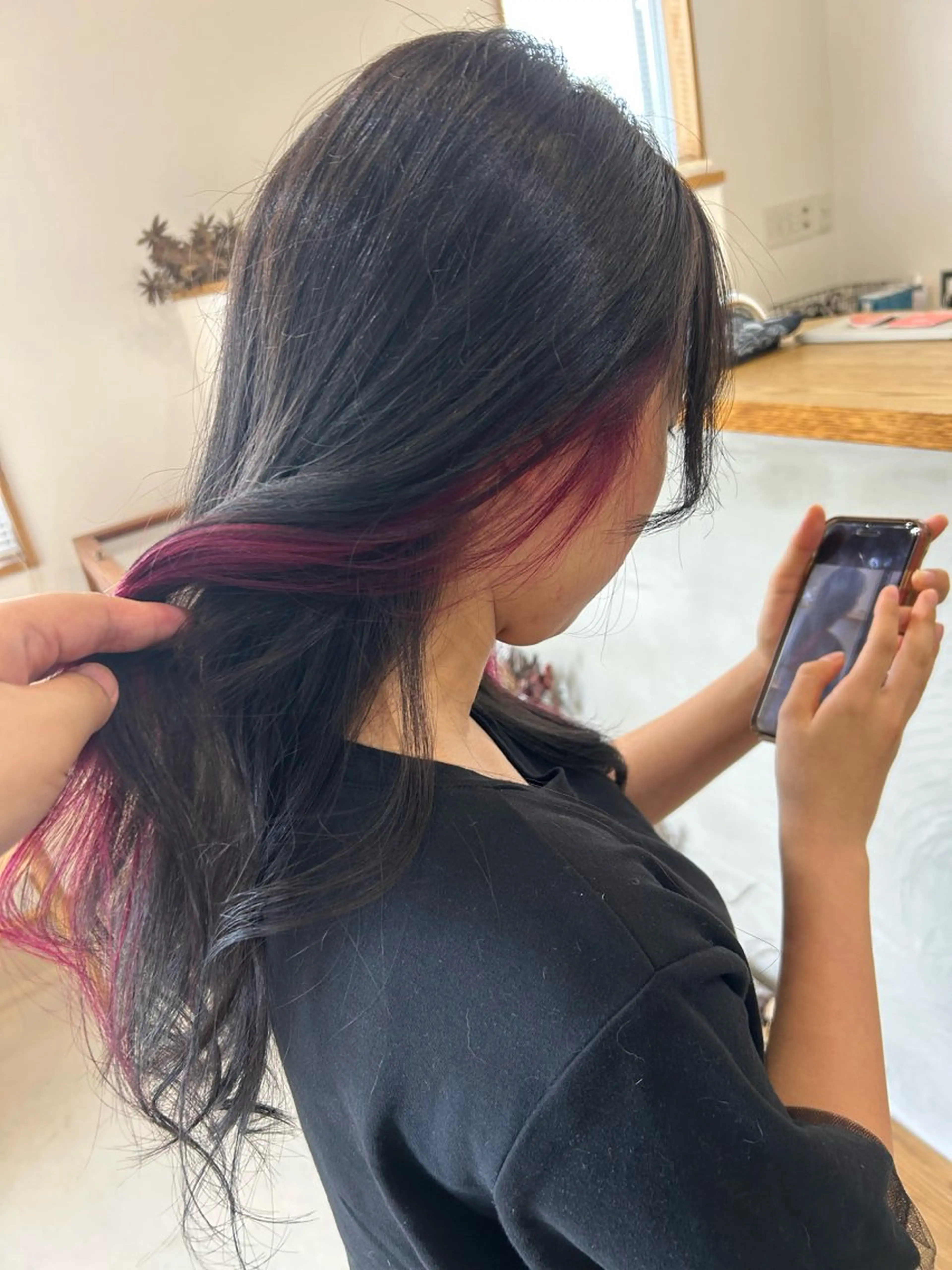 ロング カラー 小柳津 友菜のヘアスタイル